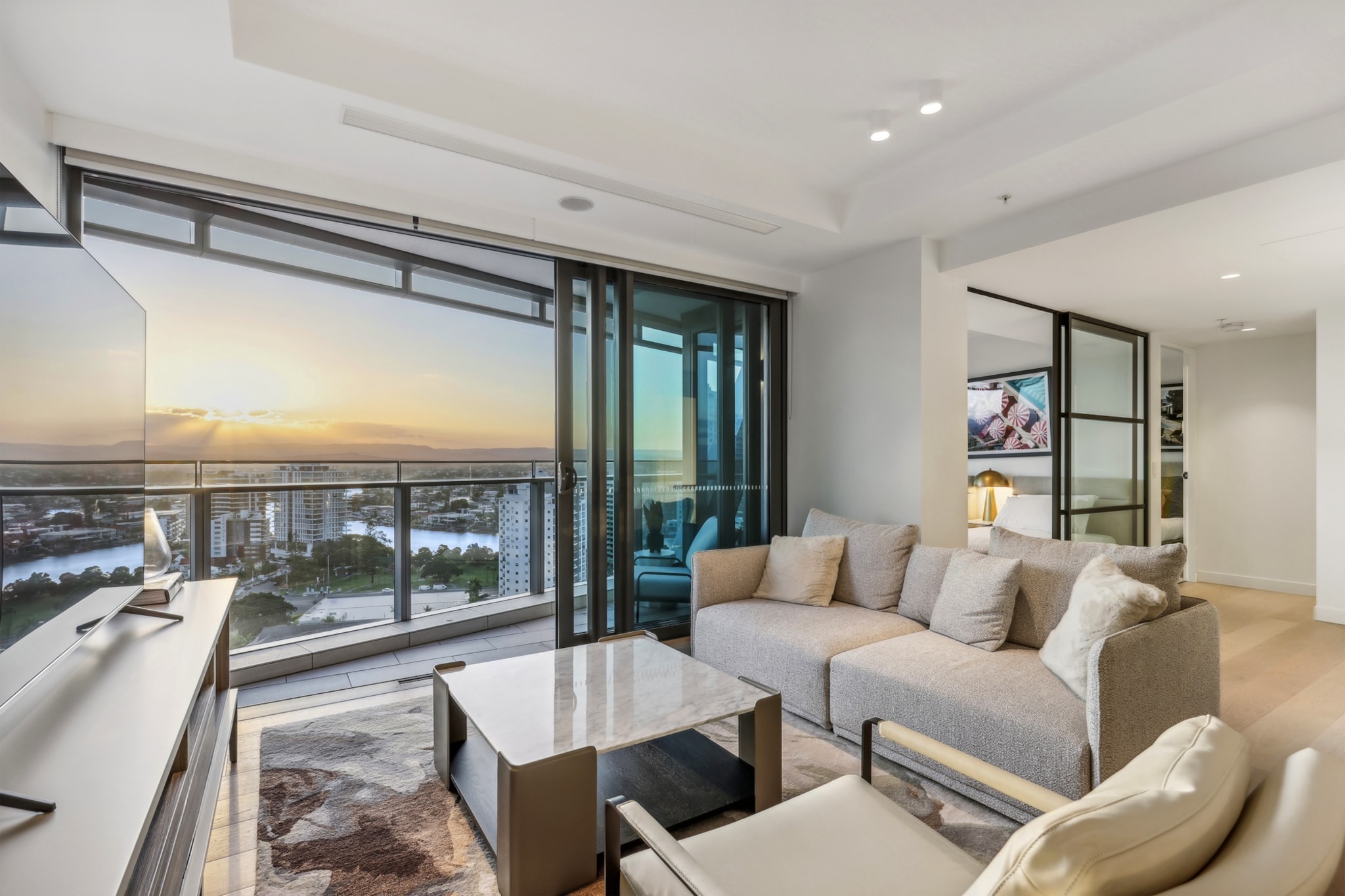 Jewel Luxury Beachside 2-Bed with Water View