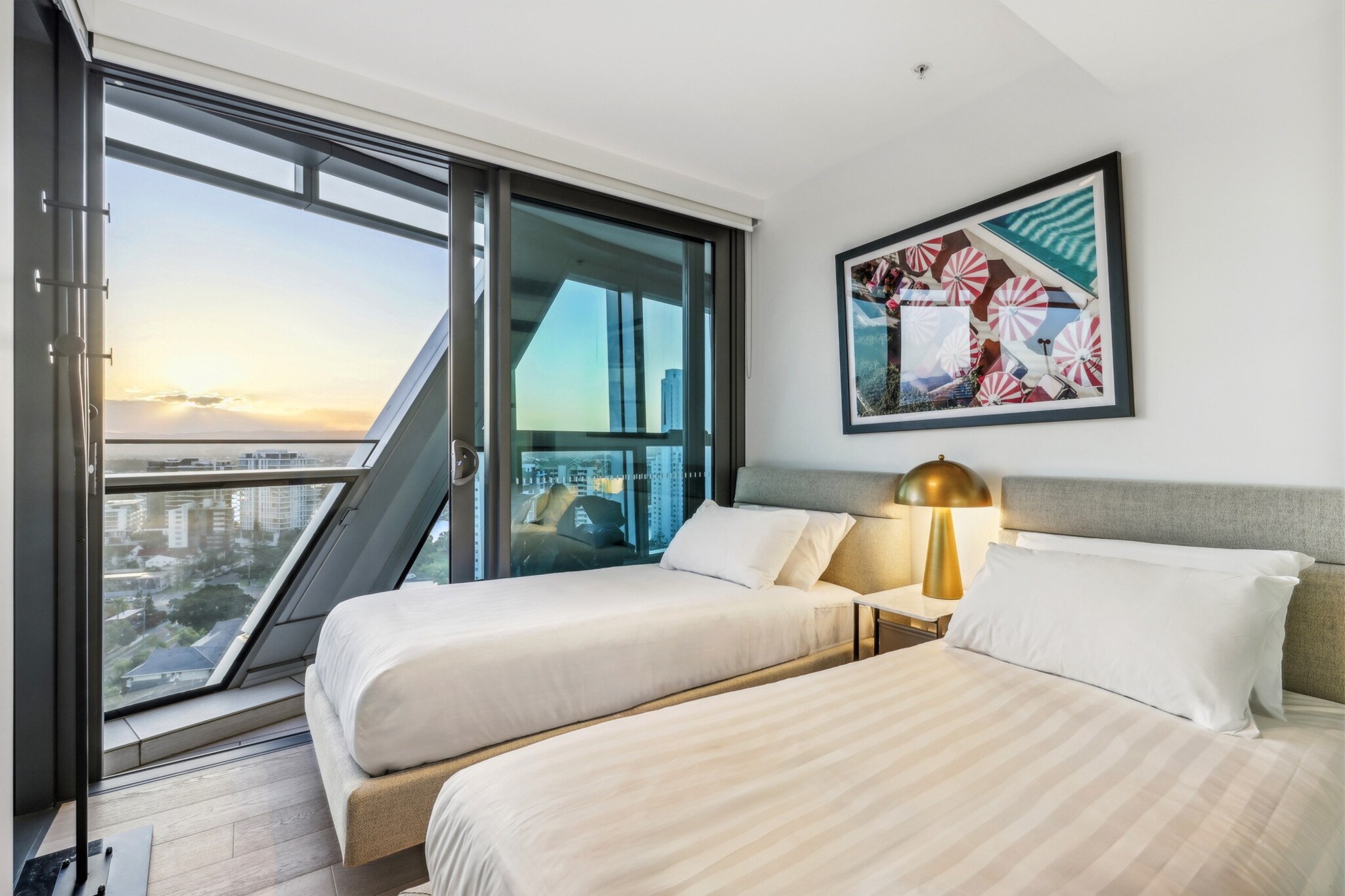 Jewel Luxury Beachside 2-Bed with Water View