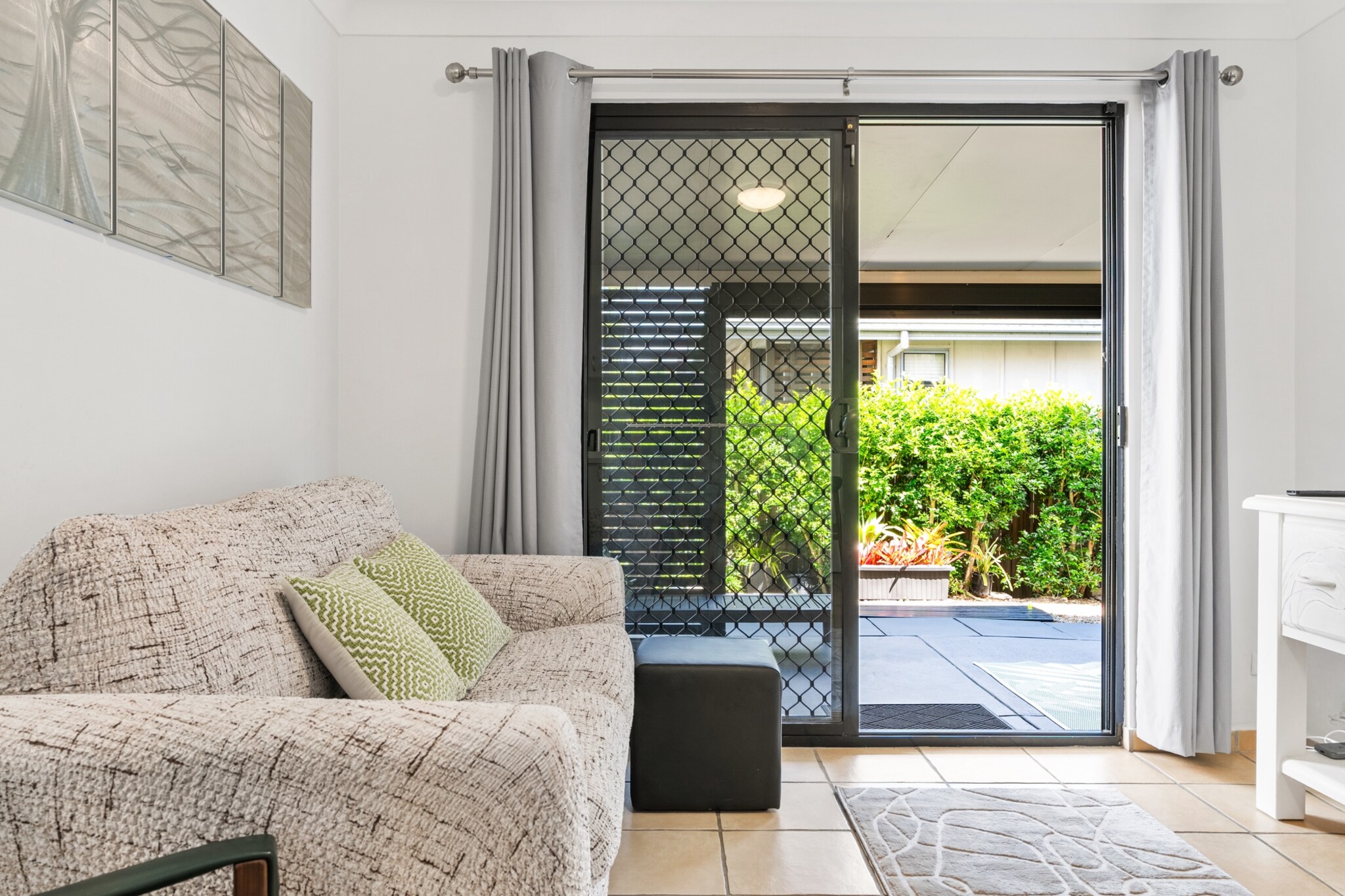 Spacious 1-Bed Unit with Outdoor Patio Dining