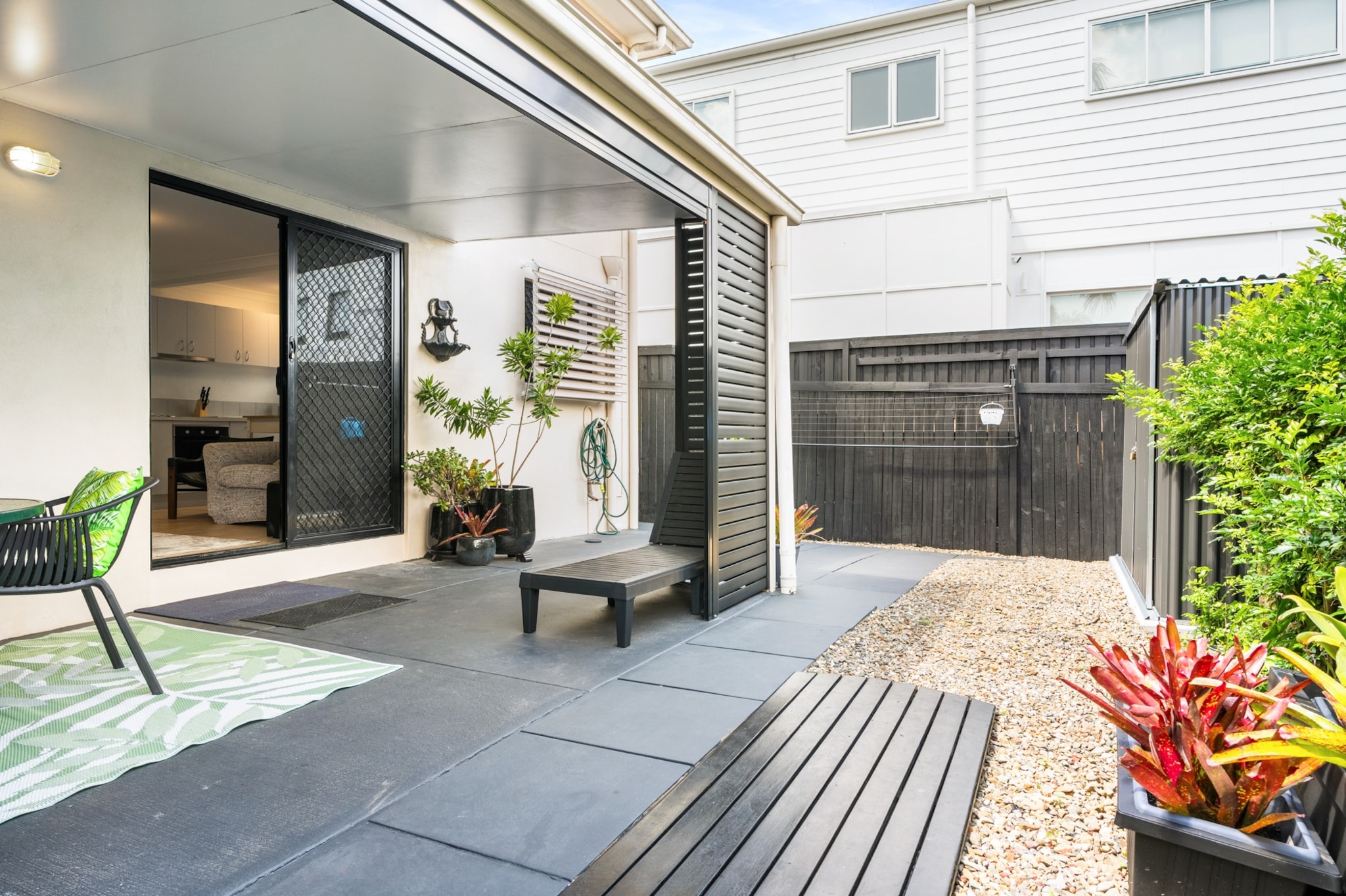 Spacious 1-Bed Unit with Outdoor Patio Dining