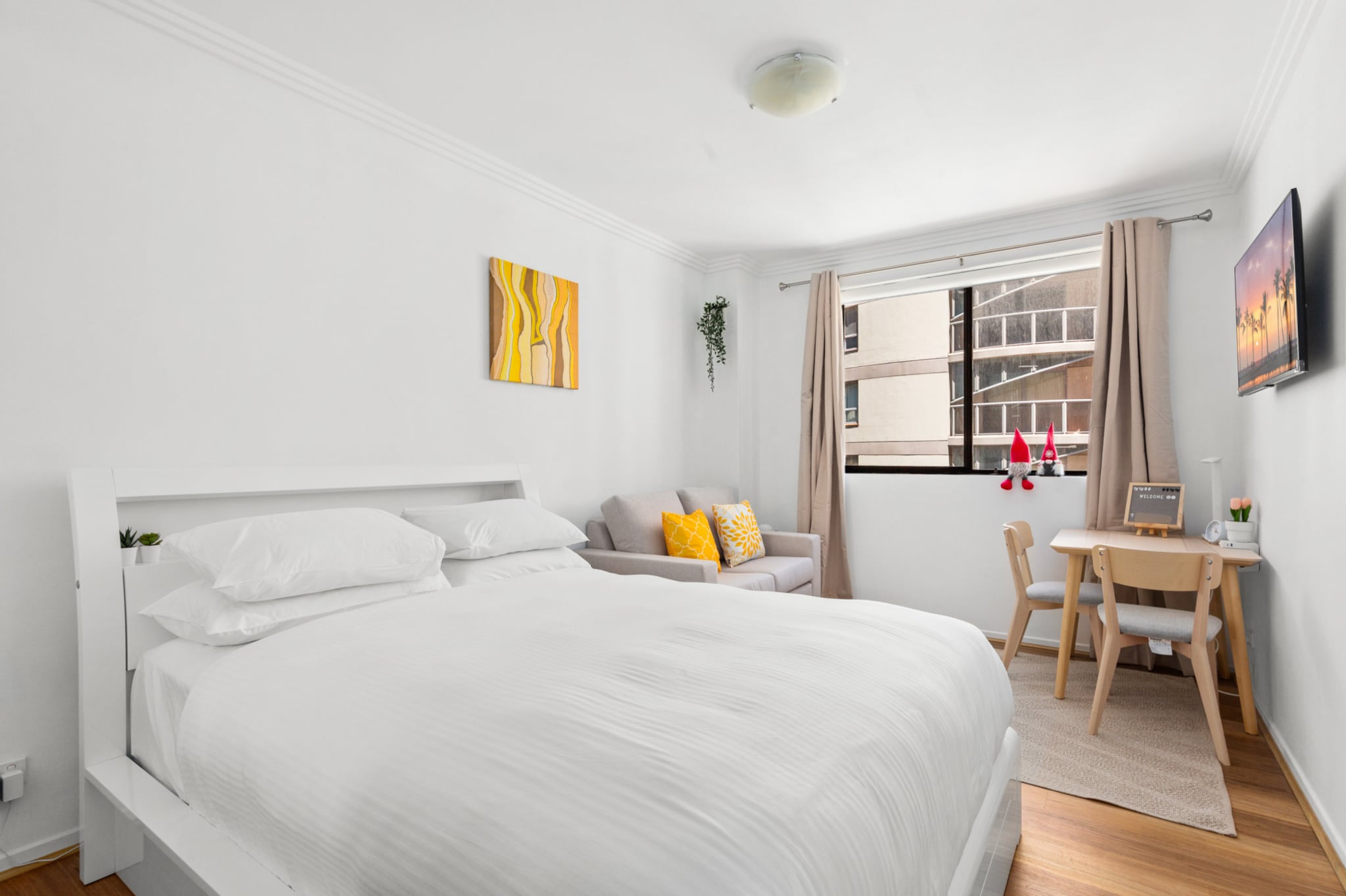 Desk, Elevator, Hot Water, Internet Access DSL, Wardrobe, Kitchen(electric kettle, toaster, coffee machine, microwave, fridge, tumble dryer, dishes and cutlery, Wine glasses), bedroom(Bed Linen, Room-darkening shades, Queen Bed), bathroom(hairdryer, Towels/Sheets (Incl.), shampoo, body soap, Conditioner, Shower gel), First Aid, TV, washing machine, heating, air conditioning, iron, Essentials, Dedicated workspace, Downtown, Long term stays allowed, Near Ocean, Town