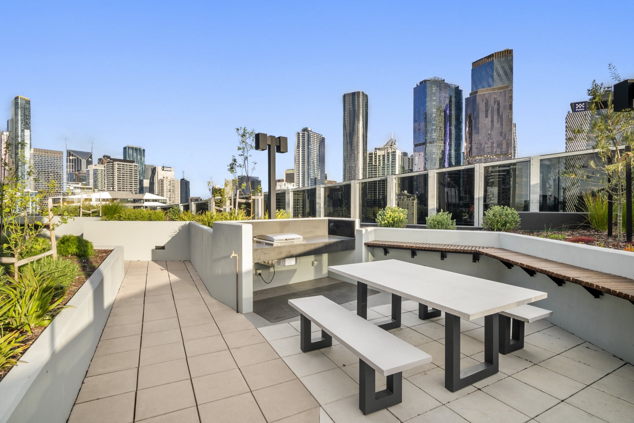 Elegant 2-Bed with Superb Views & Amenities