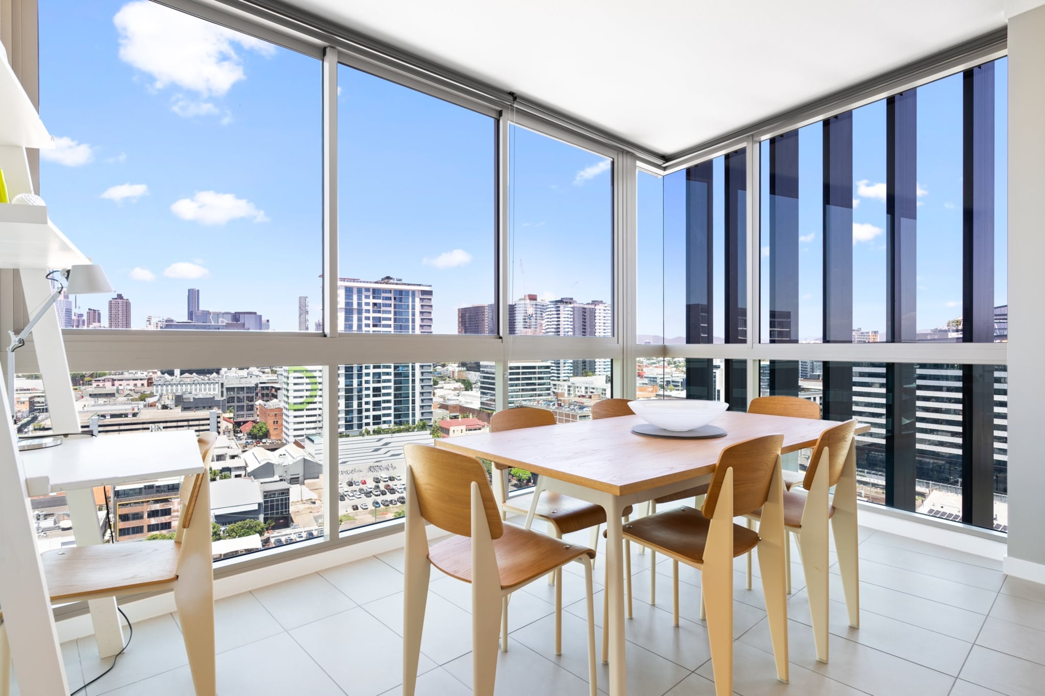 Elegant 2-Bed with Rooftop Dining & Fabulous Views