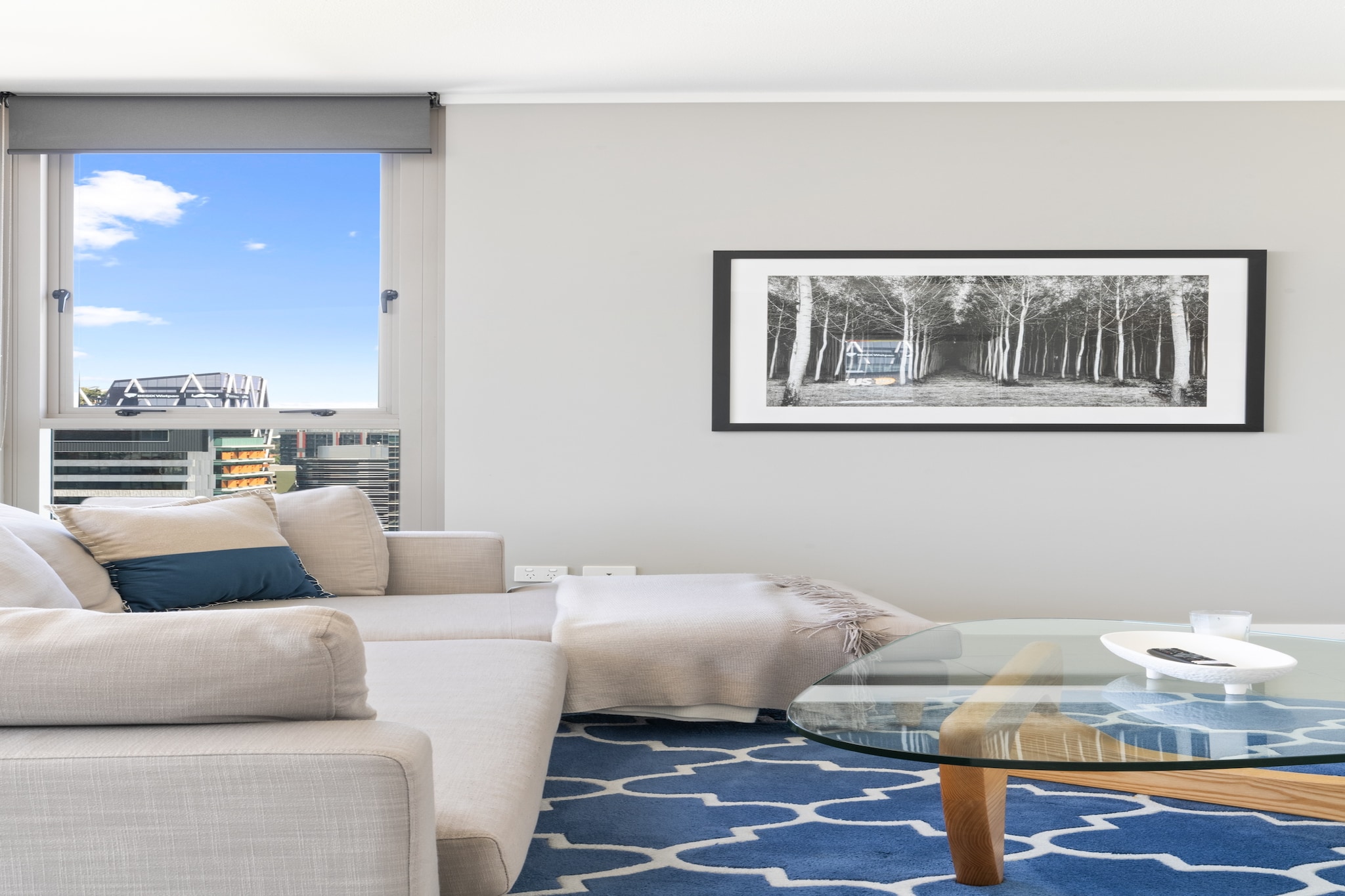 Elegant 2-Bed with Rooftop Dining & Fabulous Views