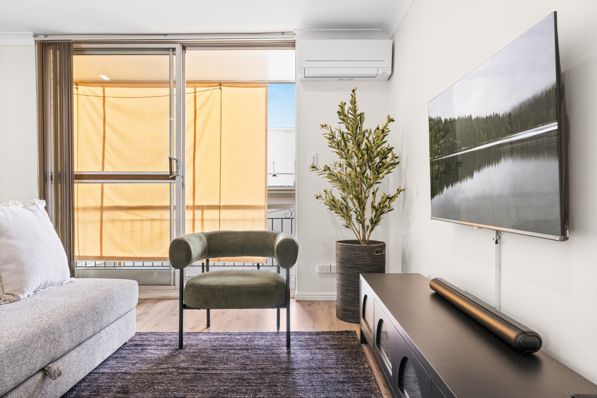 Elegant 2-Bed with Balcony by Parks and Amenities