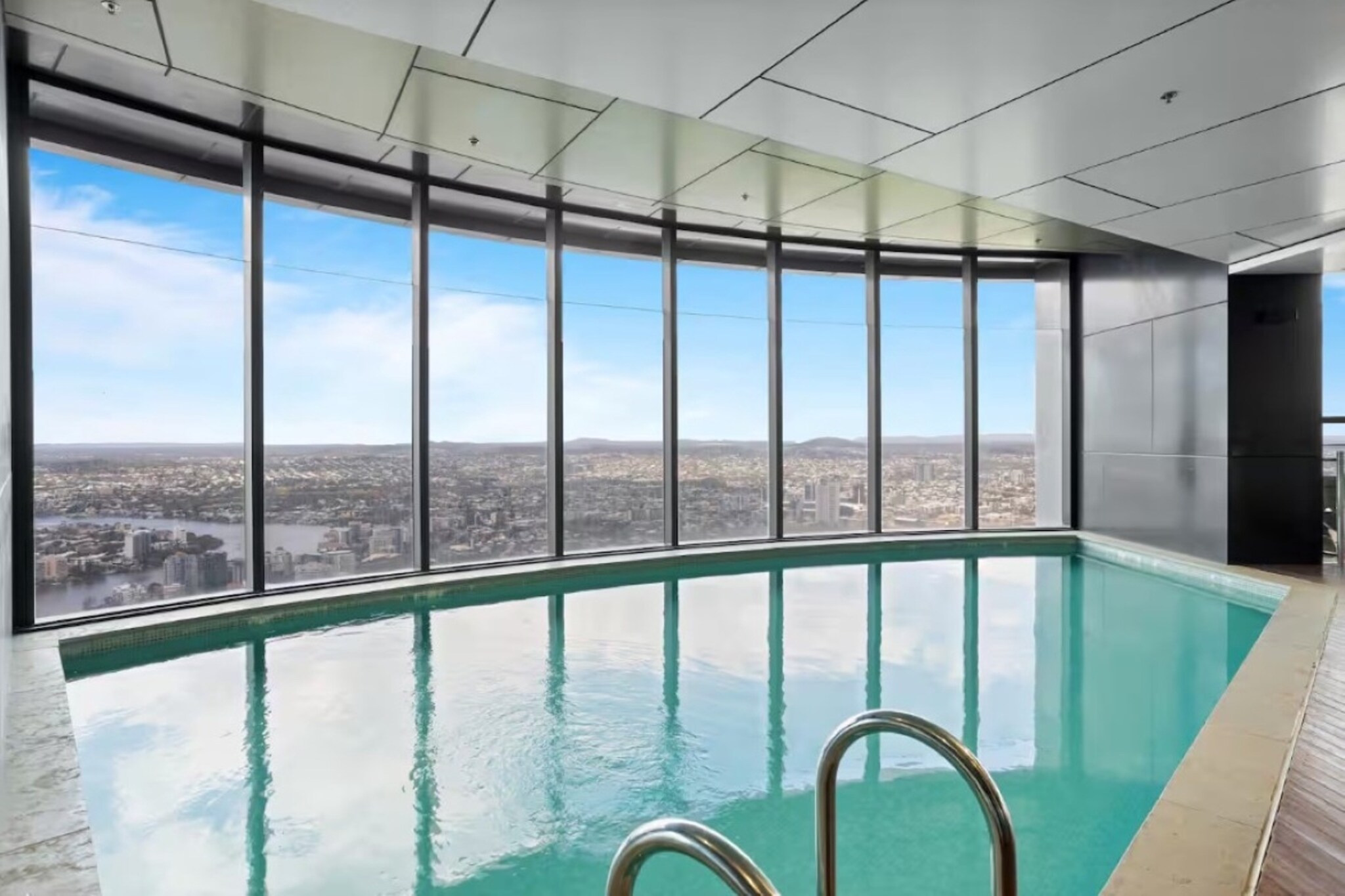 CBD High-Rise 1-Bed with Pool, Gym & Views
