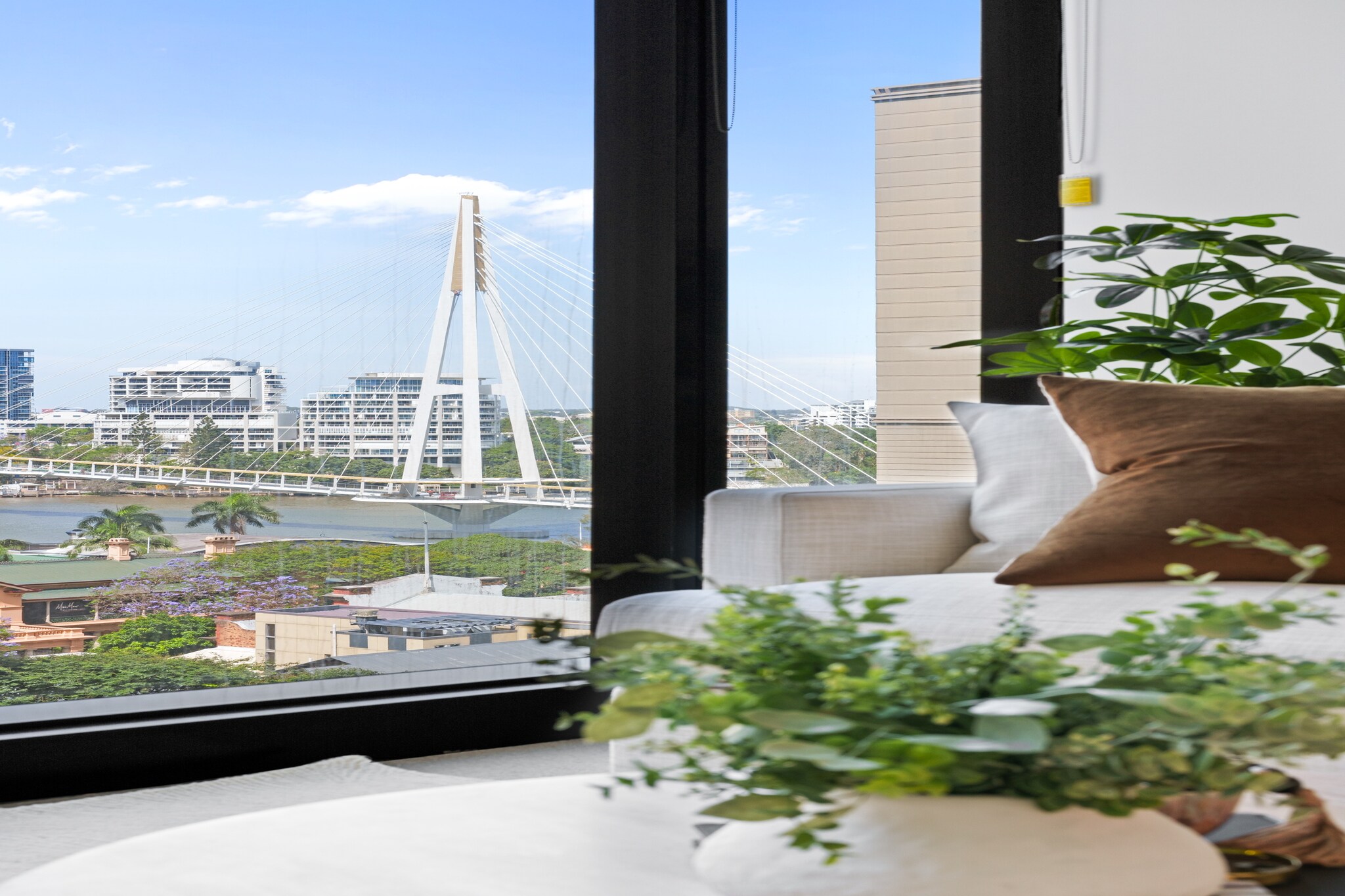 CBD High-Rise 1-Bed with Pool, Gym & Views