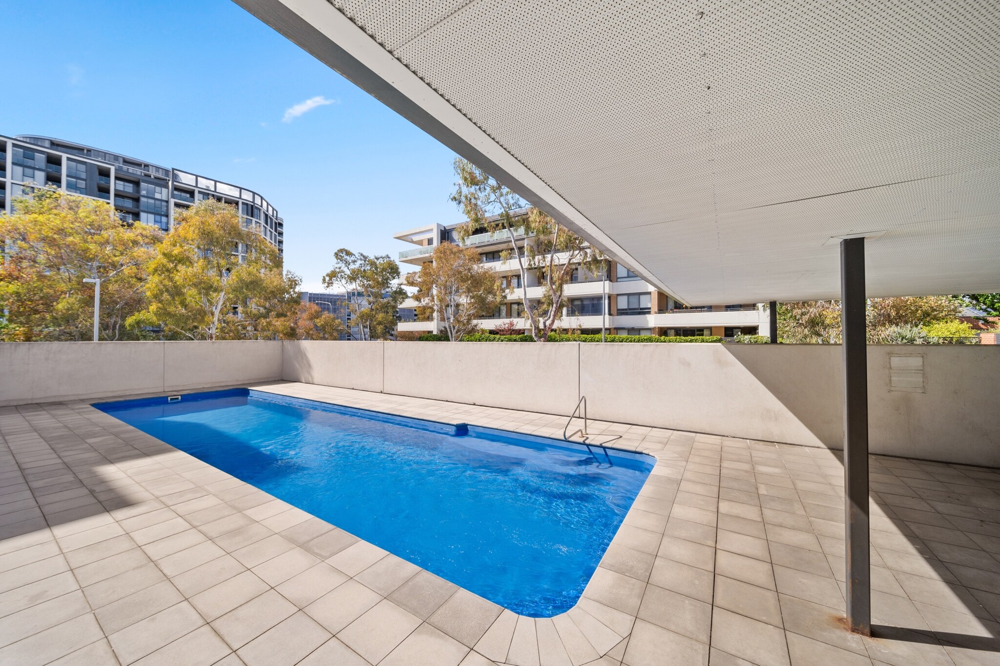 Elegant 2-Bed with Pool, Alfresco Dining & Balcony