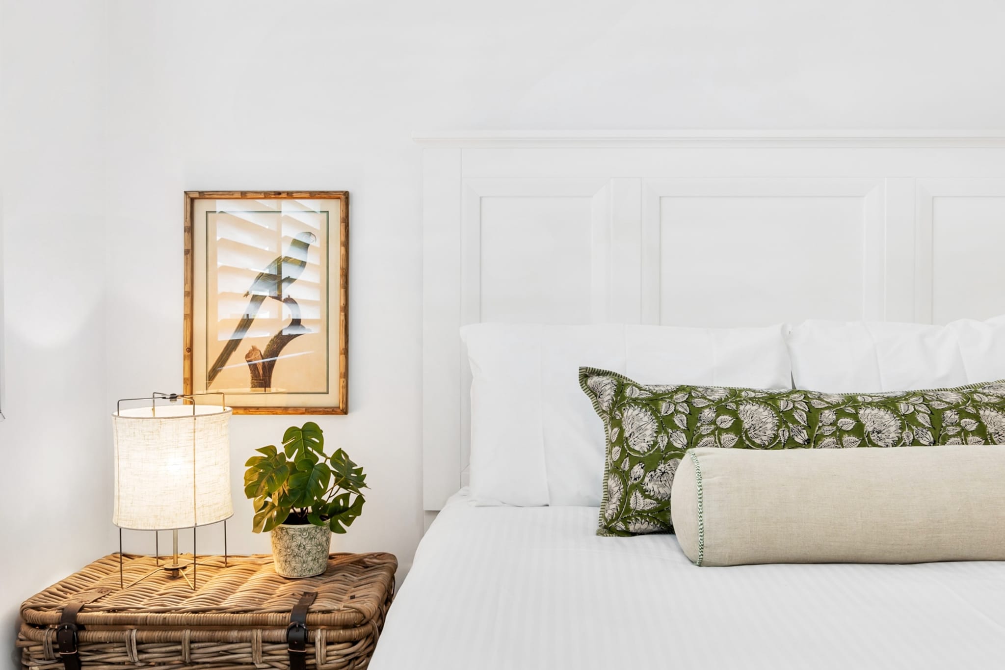 Bed Linen, Desk, Hot Water, Internet Access DSL, Wardrobe, Living room(TV), Kitchen(stove, electric kettle, toaster, coffee machine, oven, microwave, dishwasher, fridge), bedroom(Queen Bed), bedroom(Queen Bed), bedroom(2x single bed), bathroom(shower, washbasin, toilet), bathroom(shower, washbasin, toilet), First Aid, Beach, Play area, tumble dryer, bath tub, washing machine, balcony or terrace, heating, air conditioning, iron, hairdryer, Towels/Sheets (Incl.), shampoo, body soap, Essentials, dishes and cutlery, Dedicated workspace, Conditioner, Long term stays allowed, Near Ocean, Room-darkening shades, Shower gel, Wine glasses