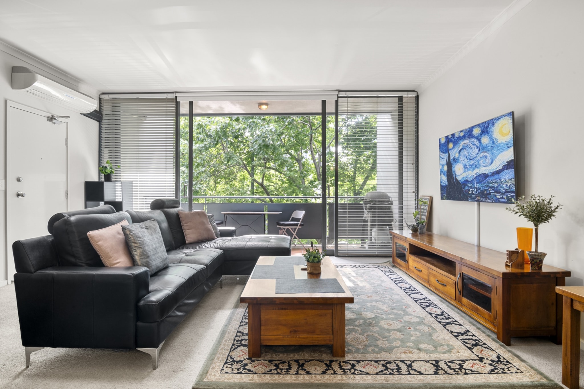 Central 2-Bed Pad with Tennis Court,