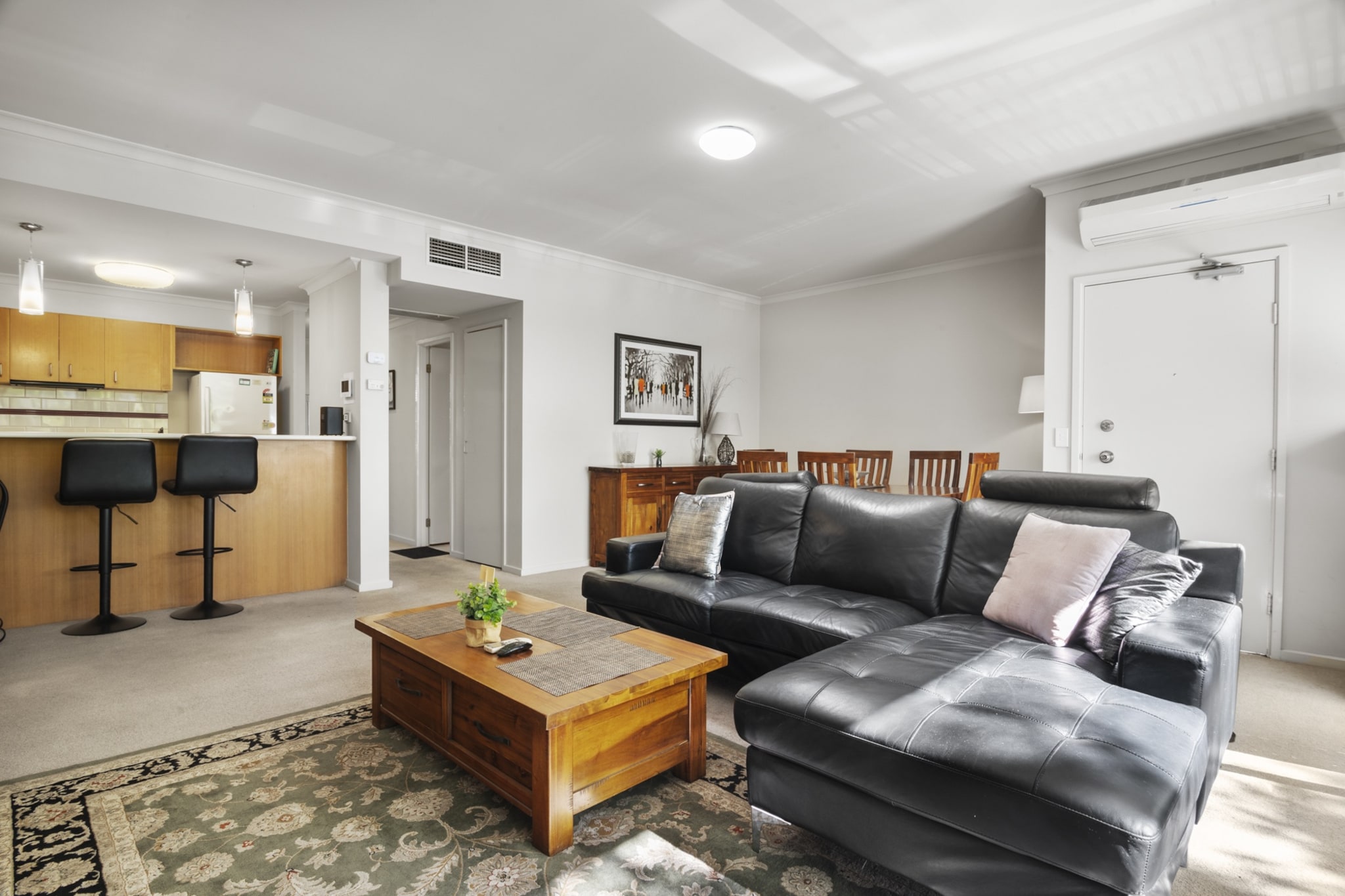 Bed Linen, Hot Water, Internet Access DSL, Wardrobe, Living room(TV), Kitchen(stove, electric kettle, toaster, coffee machine, oven, microwave, dishwasher), bedroom(Queen Bed), bedroom(Queen Bed), bathroom(shower, washbasin, toilet), First Aid, Play area, tumble dryer, bath tub, washing machine, balcony or terrace, heating, air conditioning, swimming pool, private outdoor pool, iron, hairdryer, Towels/Sheets (Incl.), shampoo, body soap, Essentials, dishes and cutlery, Carbon monoxide detector, Conditioner, Long term stays allowed, Room-darkening shades, Shower gel, Wine glasses