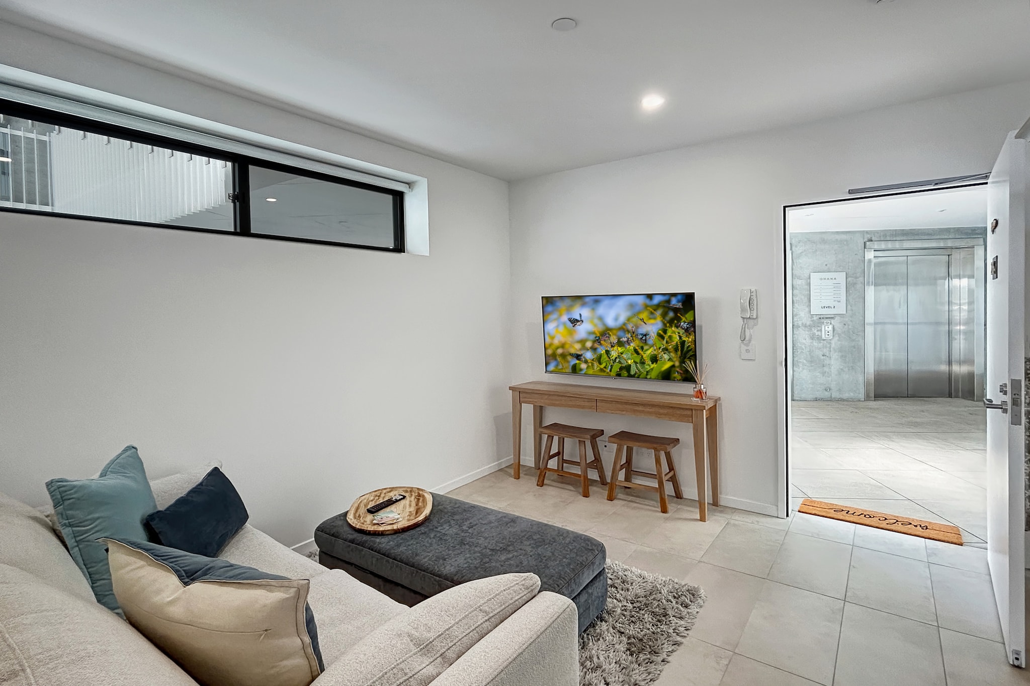 Bed Linen, Elevator, Hot Water, Internet Access DSL, Wardrobe, Kitchen(stove, electric kettle, toaster, coffee machine, oven, microwave, dishwasher, dishes and cutlery, Wine glasses), bedroom(Queen Bed), bedroom(double bed), bathroom, bathroom, First Aid, Beach, Play area, TV, stove, electric kettle, toaster, coffee machine, oven, microwave, dishwasher, fridge, tumble dryer, cot, washing machine, balcony or terrace, heating, air conditioning, swimming pool, private outdoor pool, iron, hairdryer, Towels/Sheets (Incl.), shampoo, body soap, Essentials, dishes and cutlery, Conditioner, Long term stays allowed, Near Ocean, Sea view, Shower gel, Wine glasses