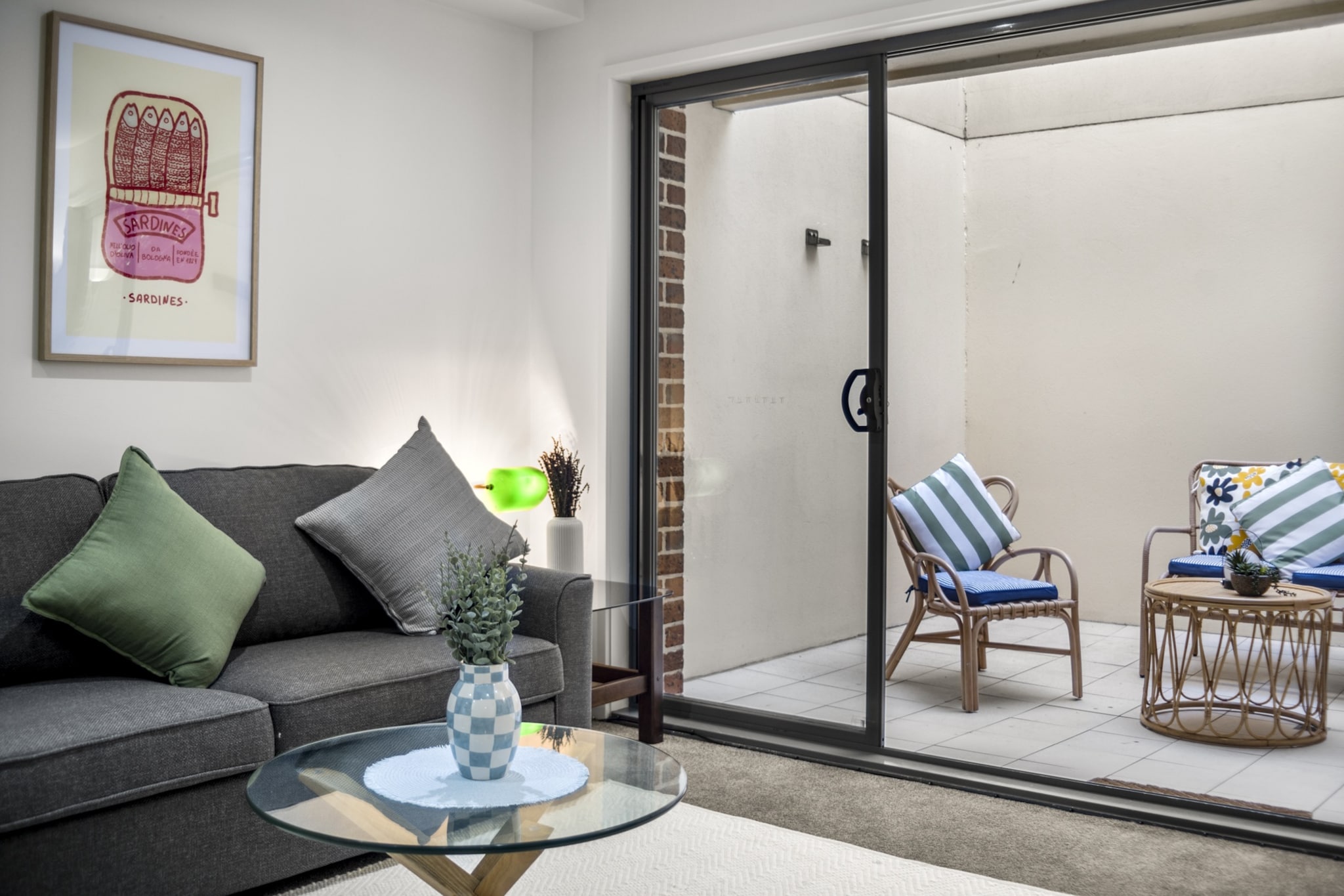 Bustling Fitzroy Eateries and Bars Nearby