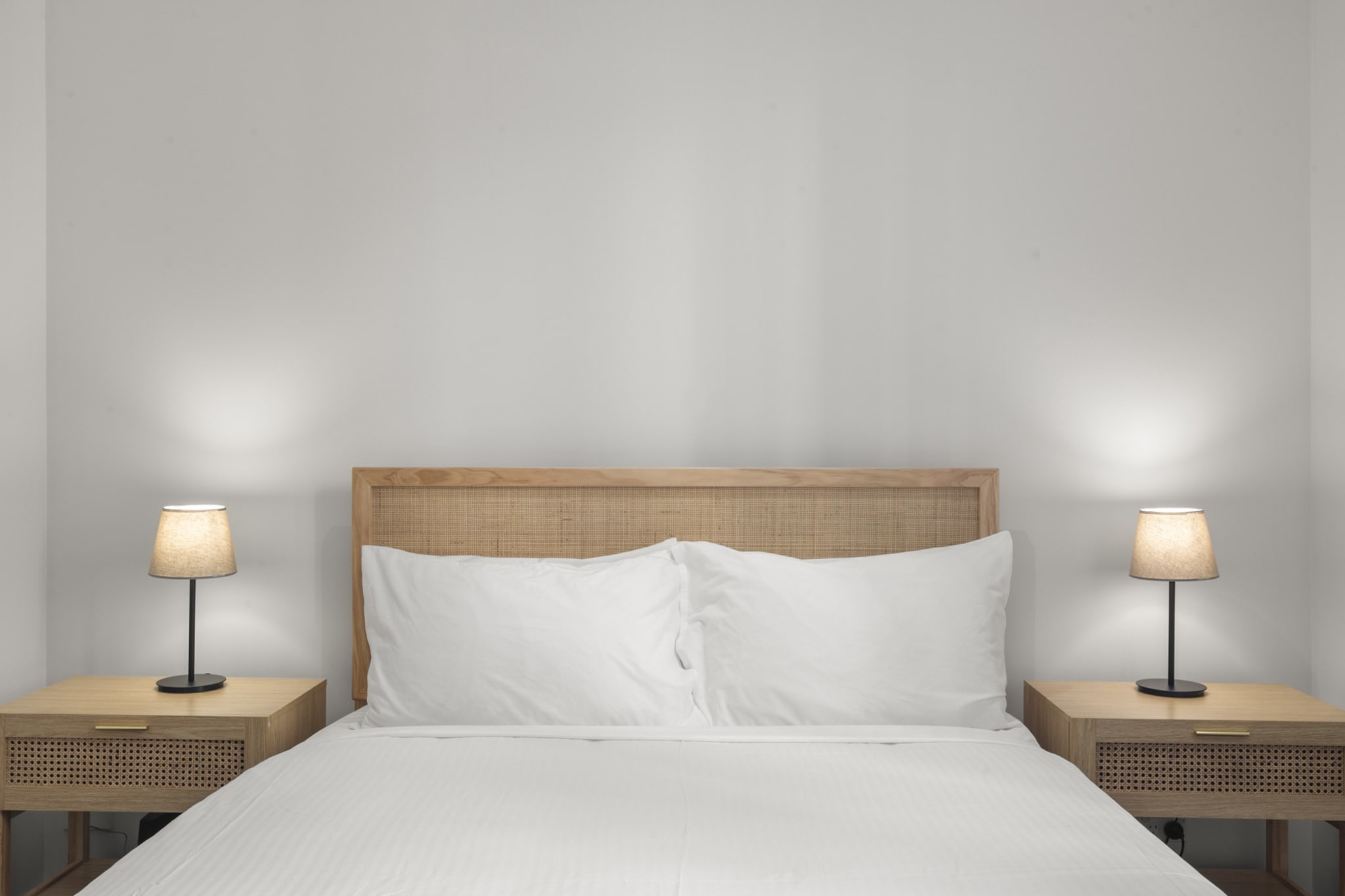 Bustling Fitzroy Eateries and Bars Nearby