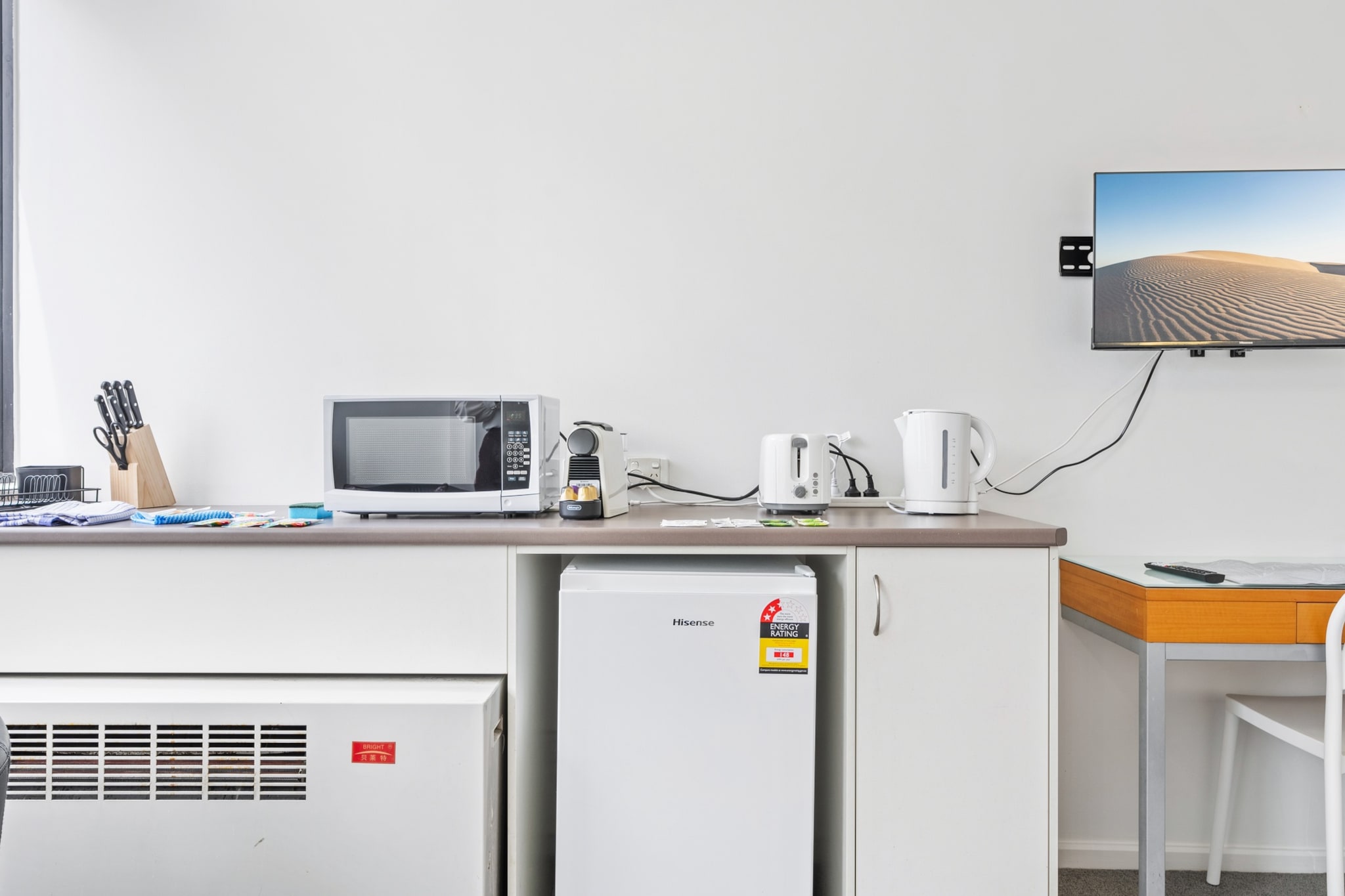 Bed Linen, Desk, Elevator, Hot Water, Internet Access DSL, Wardrobe, Living room(TV), Kitchen(electric kettle, toaster, coffee machine, microwave, fridge), First Aid, cot, air conditioning, swimming pool, iron, hairdryer, Towels/Sheets (Incl.), shampoo, body soap, Essentials, dishes and cutlery, Dedicated workspace, Carbon monoxide detector, Coffee, Conditioner, Long term stays allowed, Room-darkening shades, Shower gel, Town, Wine glasses