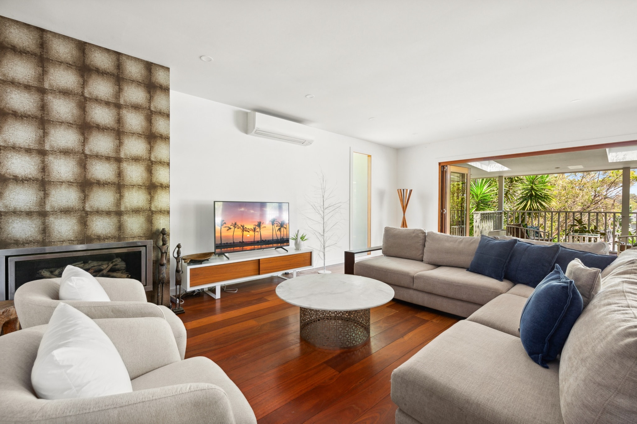 Elegant 3-Bed Home with Games Room