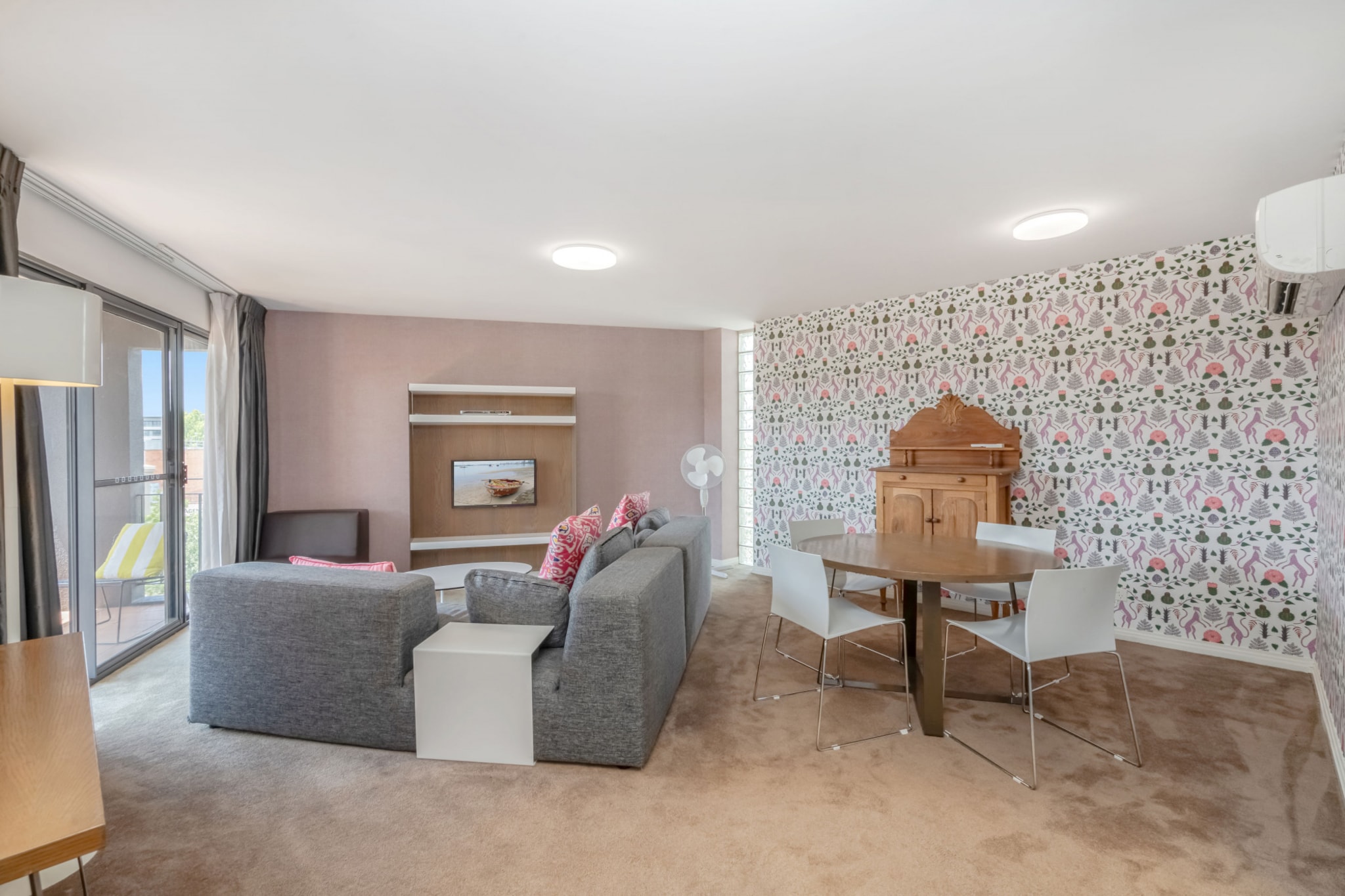 Sleek 2-Bed Apartment in Vibrant Kingston