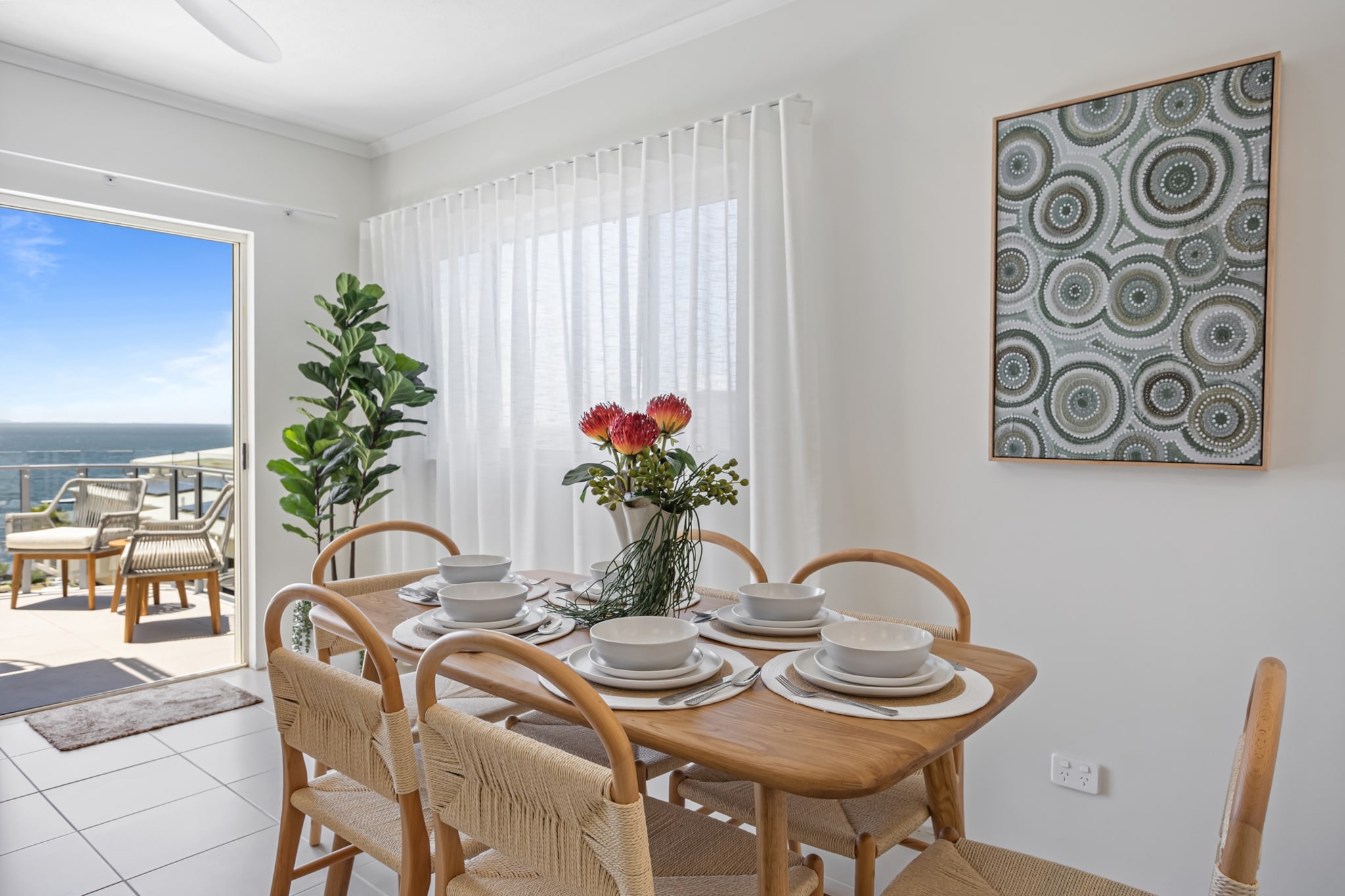 Stylish 3-Bed Apartment in Coastal Redcliffe