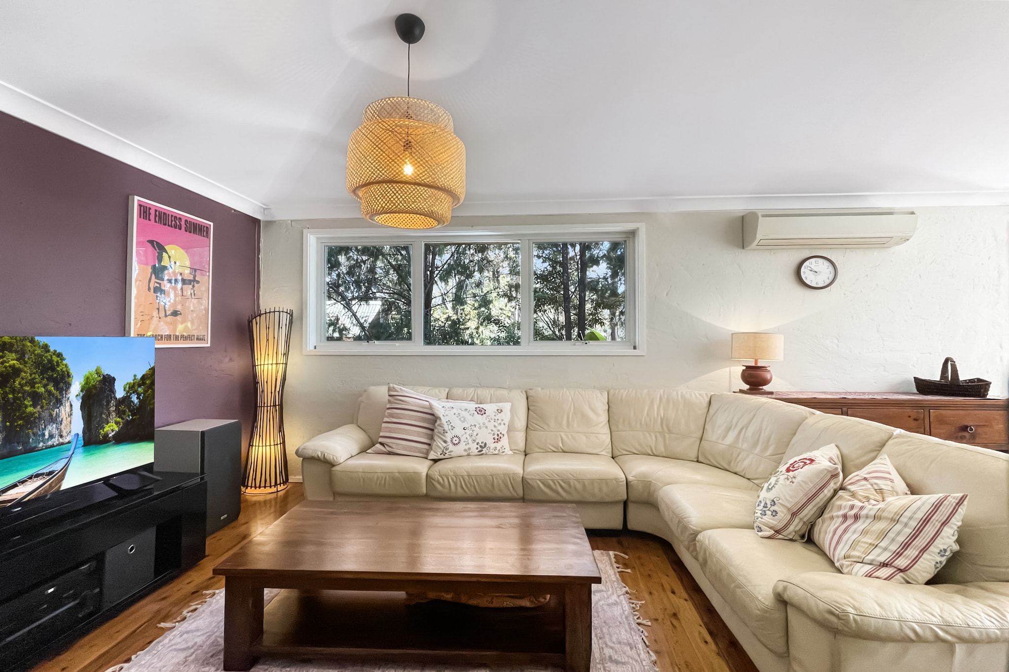 Riverside 3-Bed Townhouse with Spacious Deck & BBQ