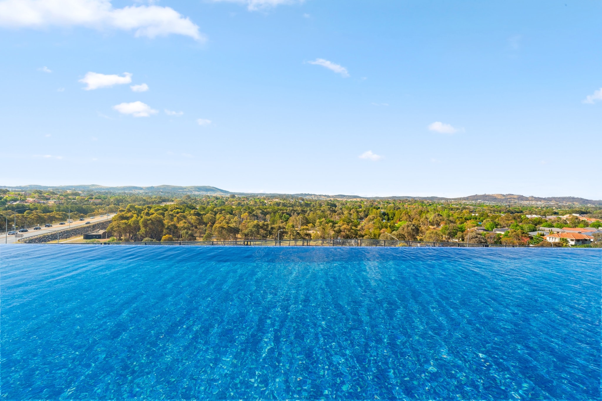 Bright 2-Bed Apartment with Scenic Balcony