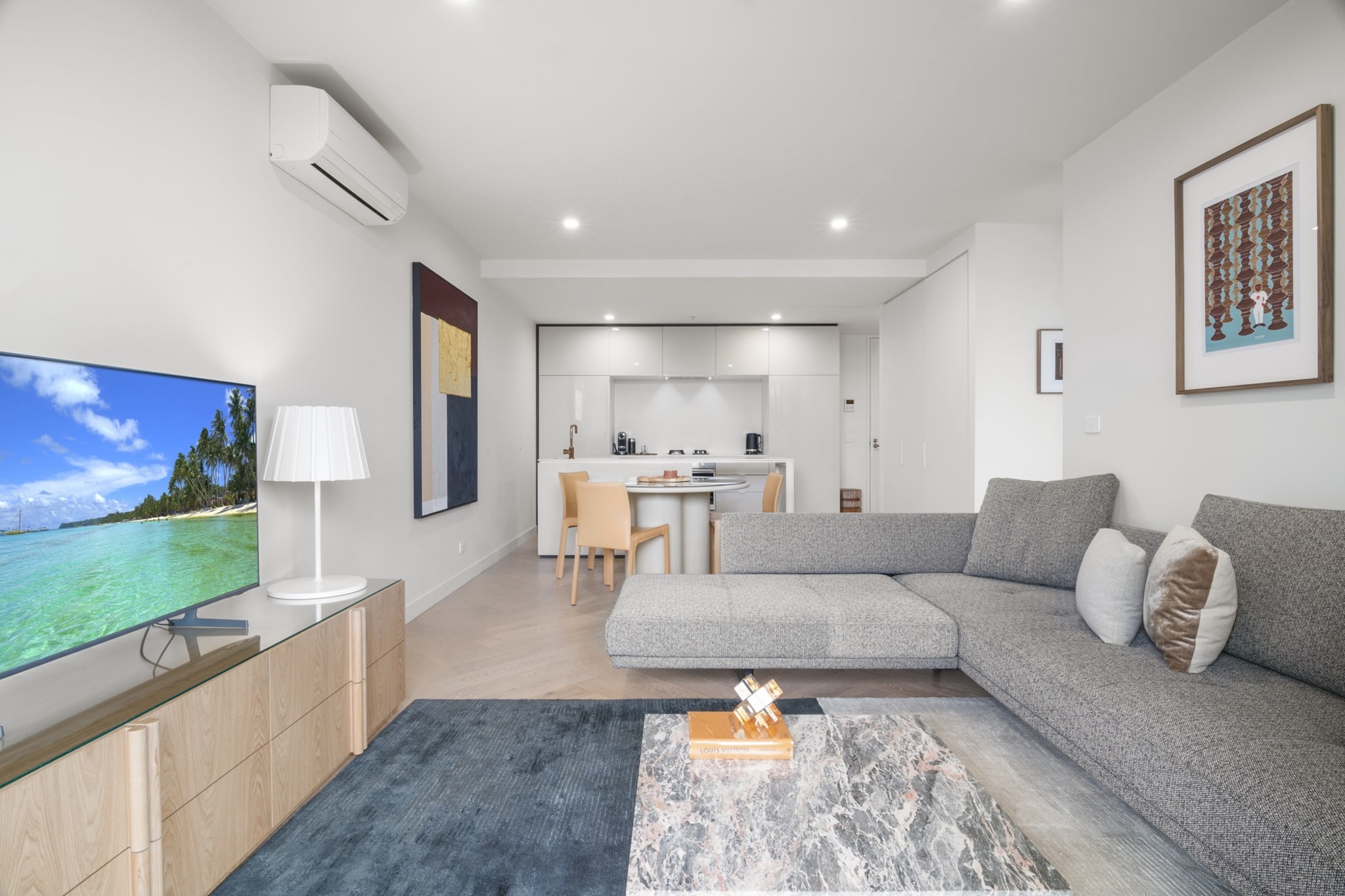 Bright 2-Bed Apartment in Fitzroy’s Heart