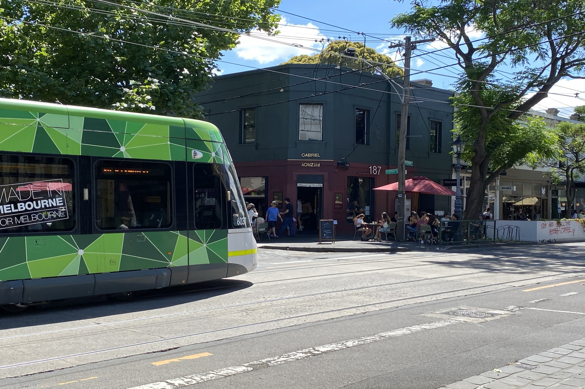 Bright 2-Bed Apartment in Fitzroy’s Heart