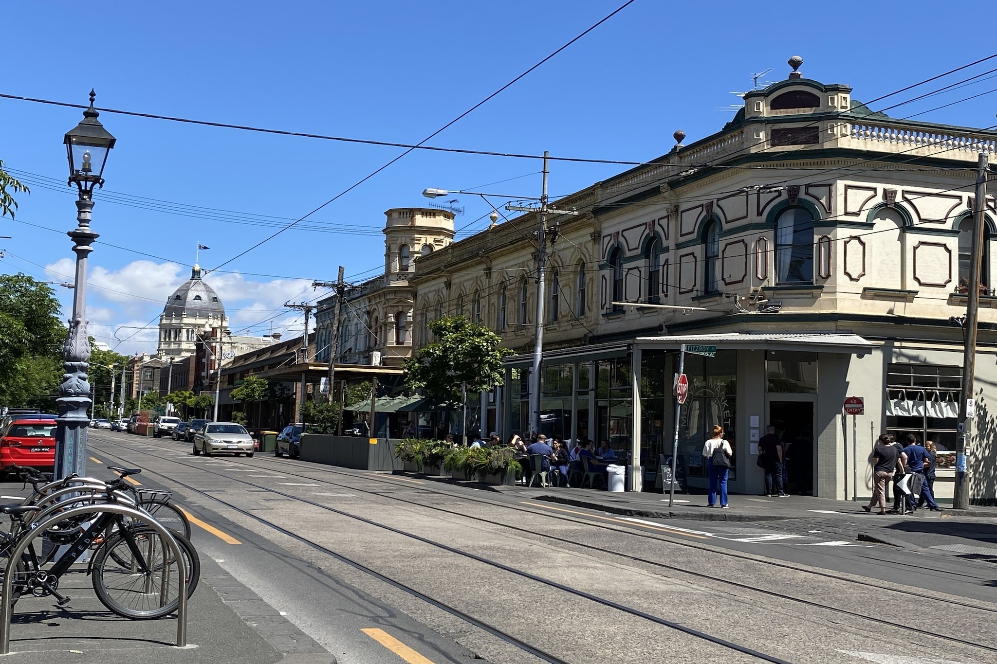 Bed Linen, Desk, Elevator, Hot Water, Internet Access DSL, Wardrobe, Kitchen(stove, electric kettle, toaster, coffee machine, oven, microwave, dishwasher, fridge), bedroom(Queen Bed), bedroom(Queen Bed), bathroom(hairdryer, Towels/Sheets (Incl.), shampoo, body soap), First Aid, Indoor play area, Play area, TV, tumble dryer, washing machine, balcony or terrace, heating, air conditioning, iron, Essentials, dishes and cutlery, Dedicated workspace, Carbon monoxide detector, Conditioner, Long term stays allowed, Room-darkening shades, Shower gel, Town, Wine glasses