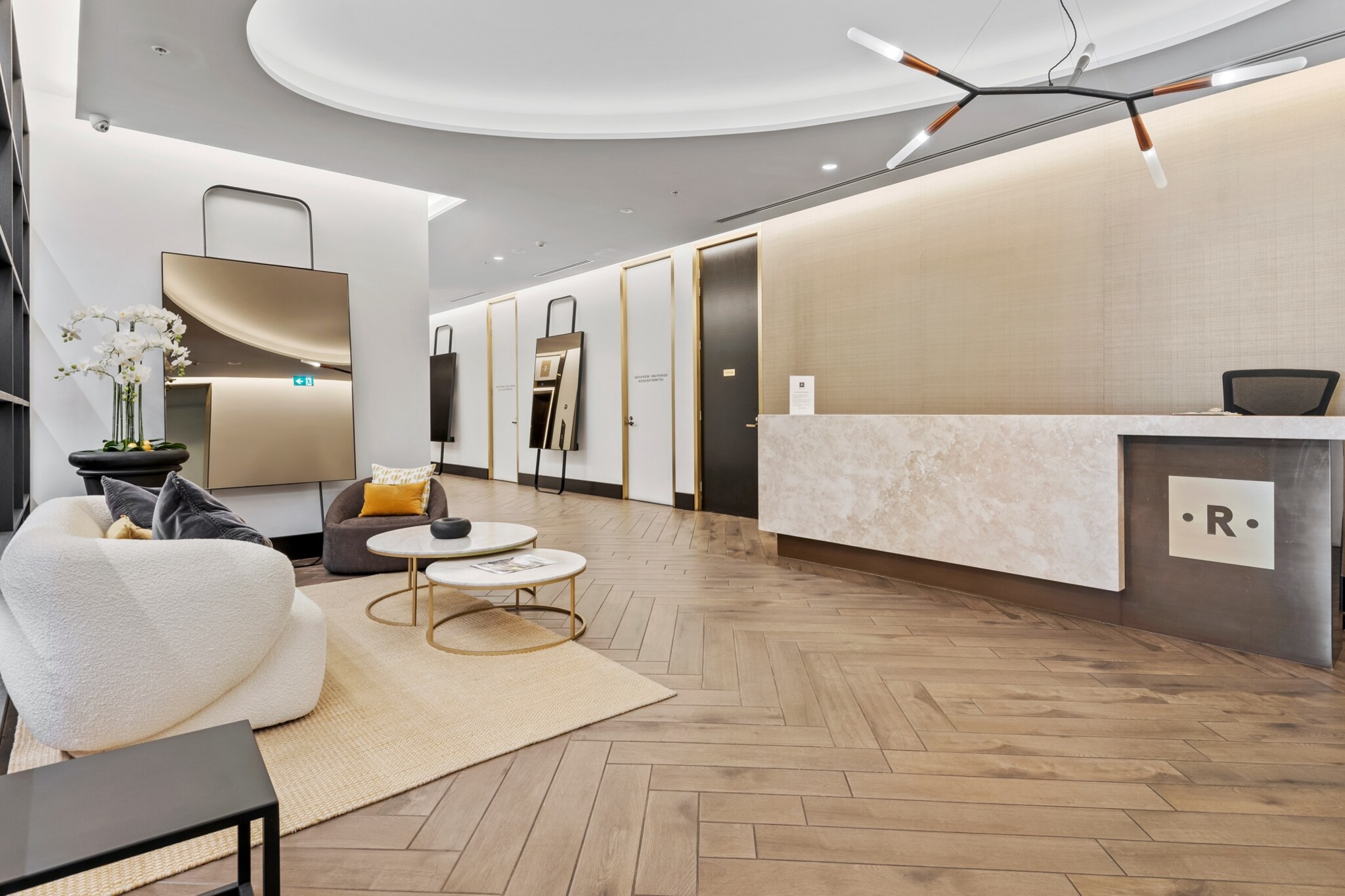 Chic 2-Bed with Free Parking in South Yarra