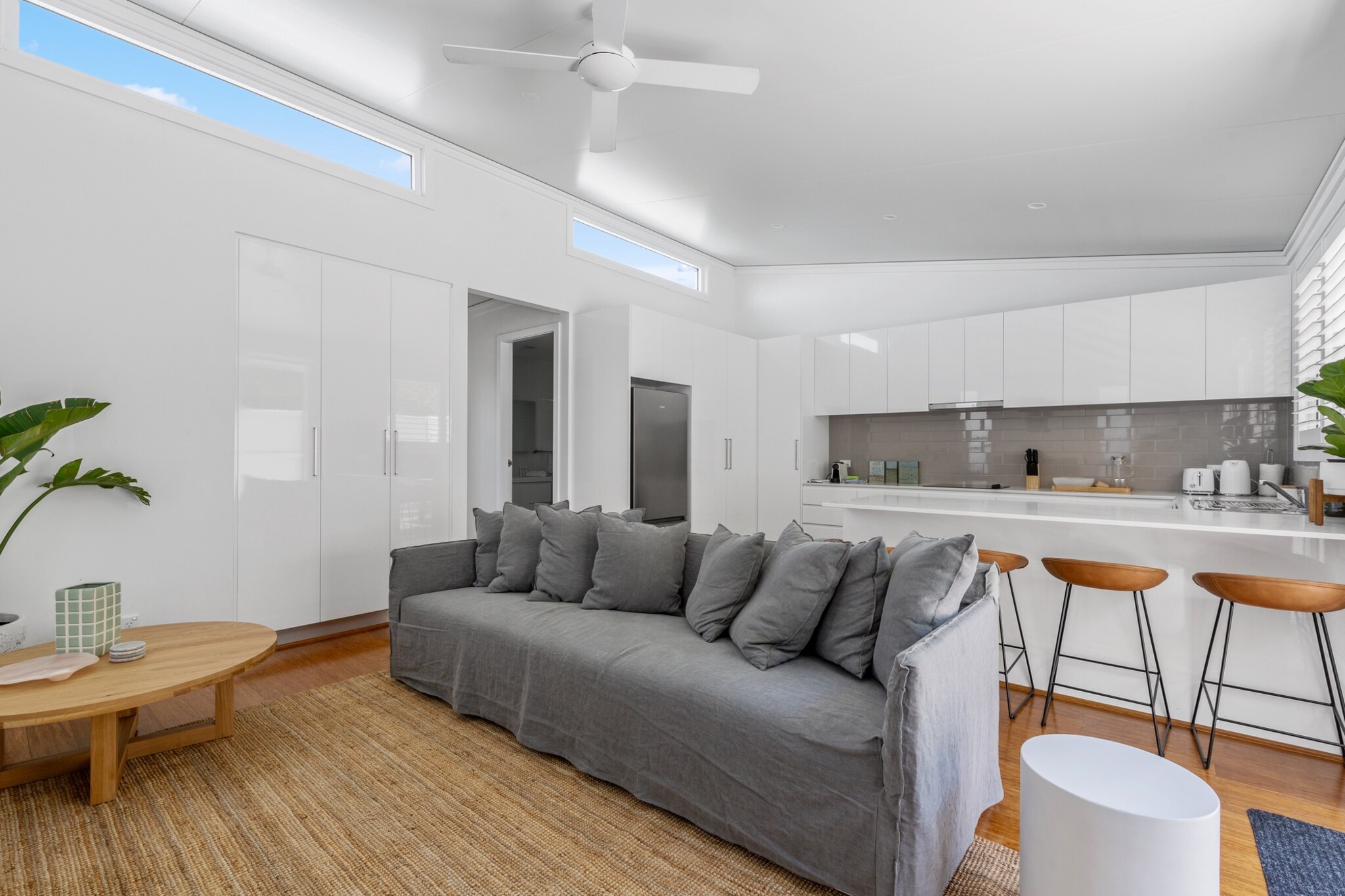 Bed Linen, Hot Water, Internet Access DSL, Wardrobe, Kitchen(stove, electric kettle, toaster, coffee machine, oven, microwave, dishwasher, fridge), bedroom(Queen Bed), bedroom(2x single bed), bathroom(hairdryer, Towels/Sheets (Incl.), shampoo, body soap), First Aid, Beach, Play area, TV, tumble dryer, washing machine, heating, air conditioning, iron, Essentials, dishes and cutlery, Conditioner, Long term stays allowed, Near Ocean, Room-darkening shades, Shower gel, Wine glasses