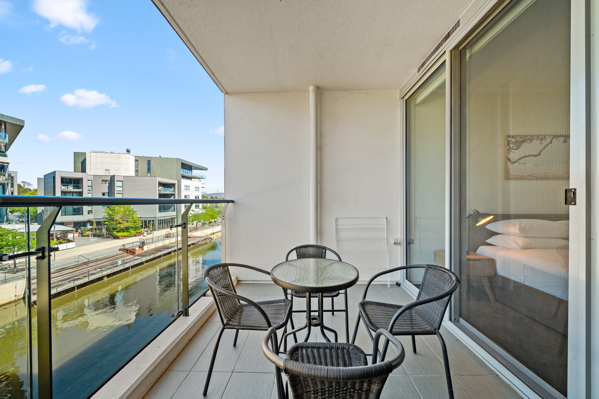 Stylish 1-Bed Retreat Steps from Foreshore