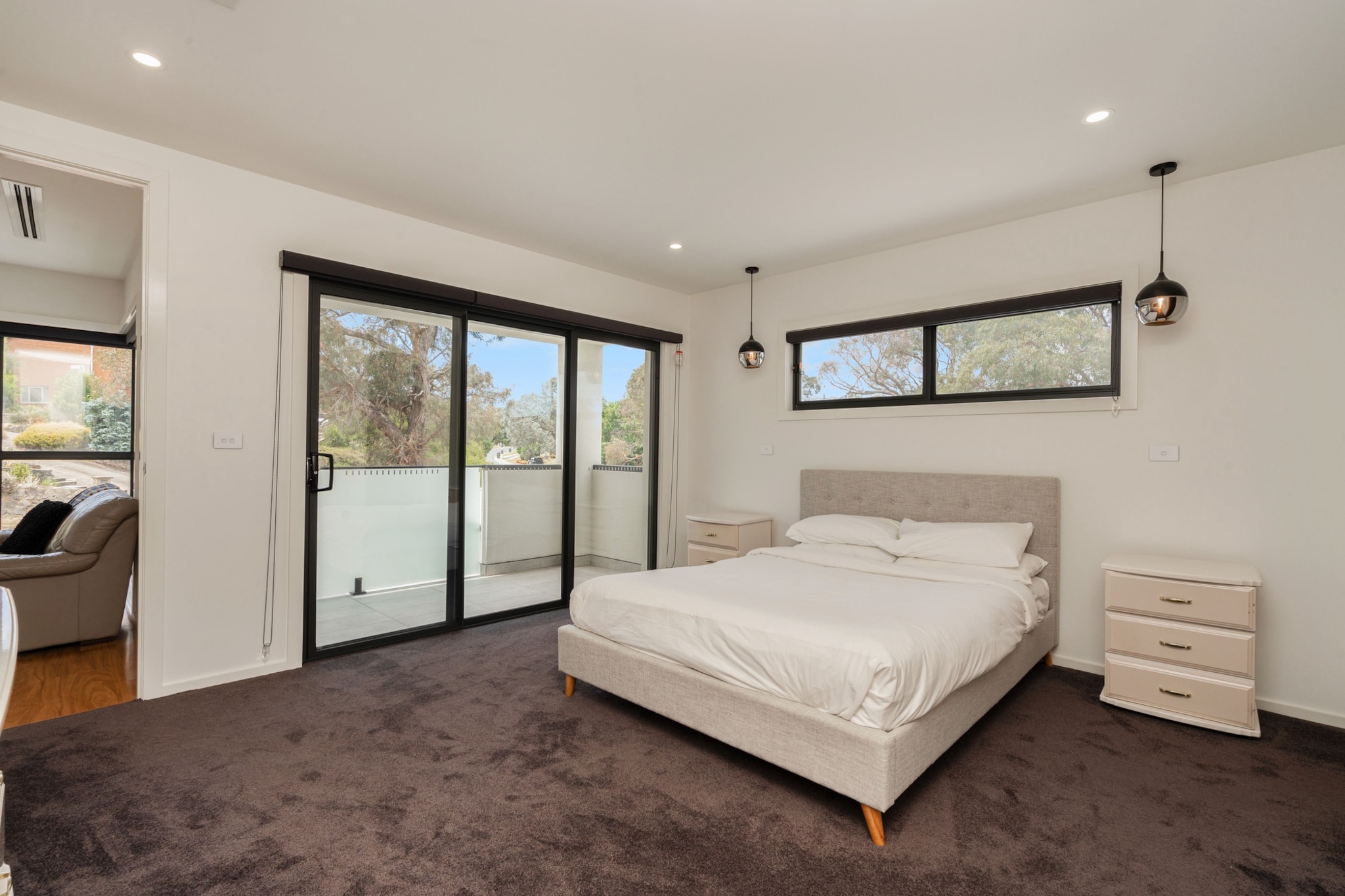 Spacious 5-Bed Family Home in Giralang