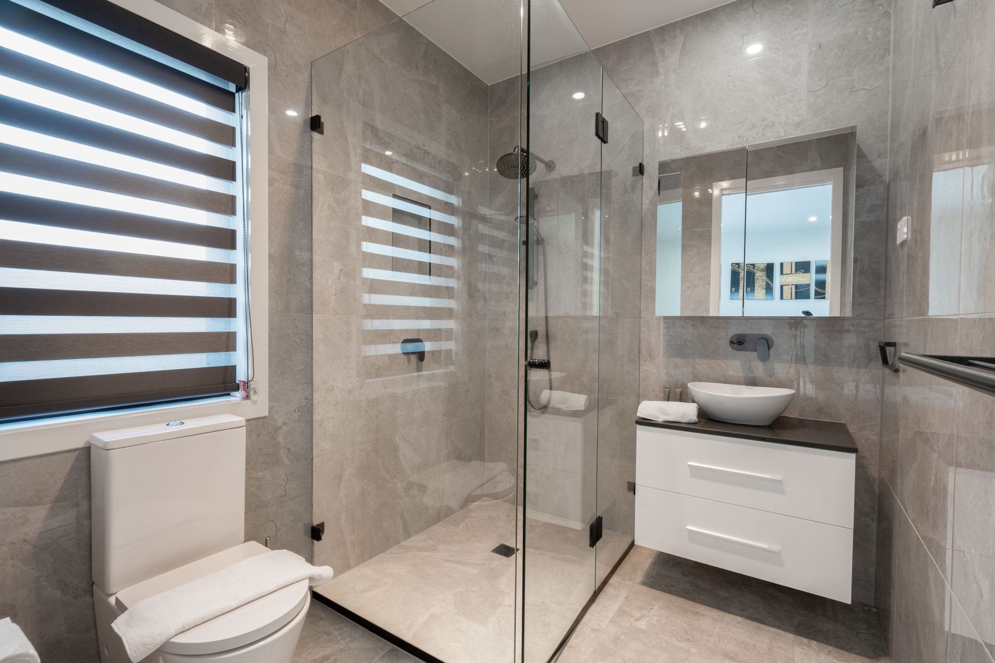 Spacious 5-Bed Family Home in Giralang