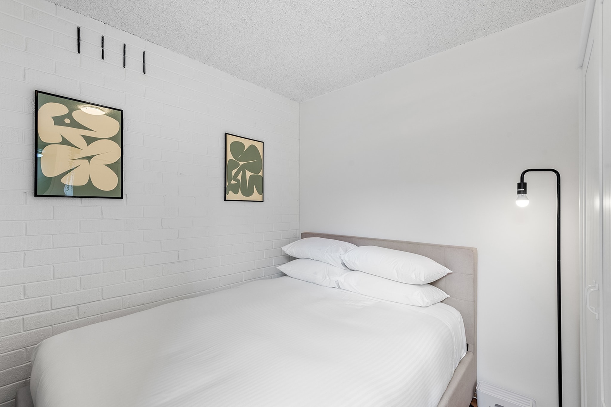 Cozy 1BR Stay in South Yarra with Parking & Wi-Fi