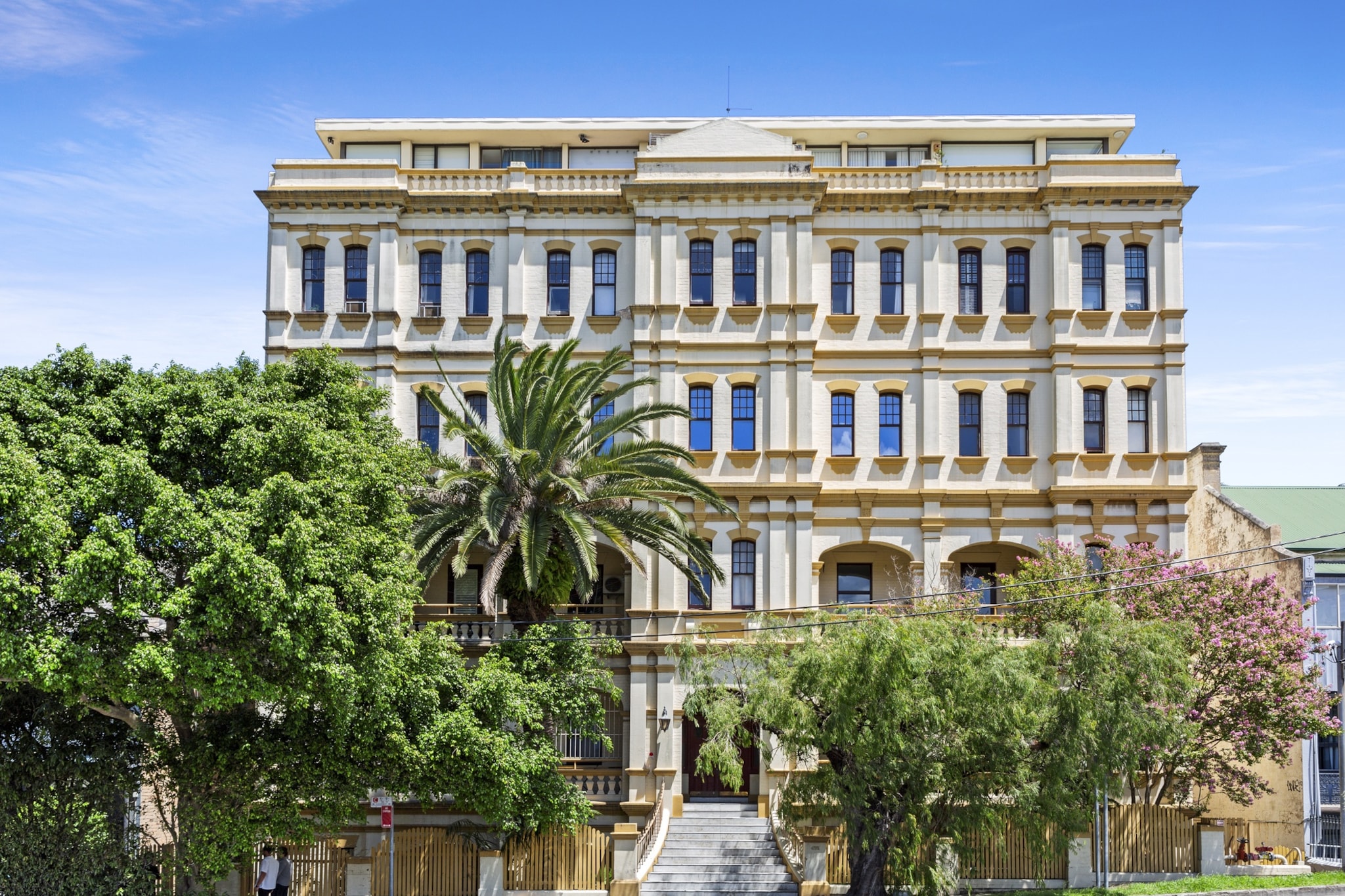 Bright & Spacious Surry Hills Apartment