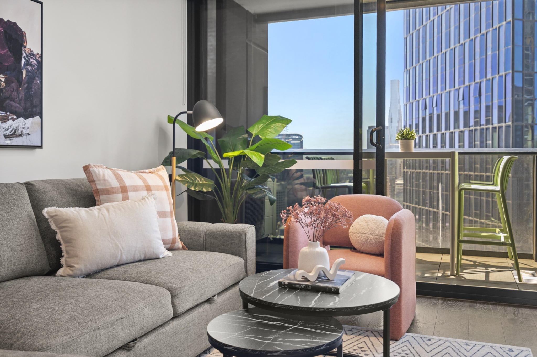 Stylish 2-Bed Apartment with Stunning City Views