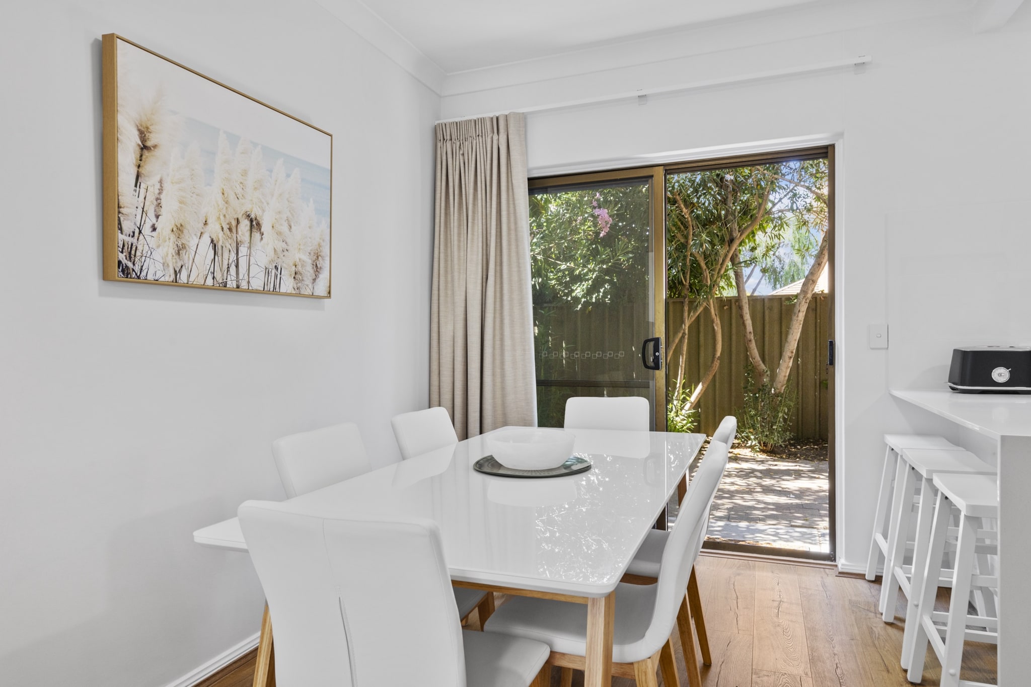 Coastal 3-Bed House with BBQ and Private Courtyard