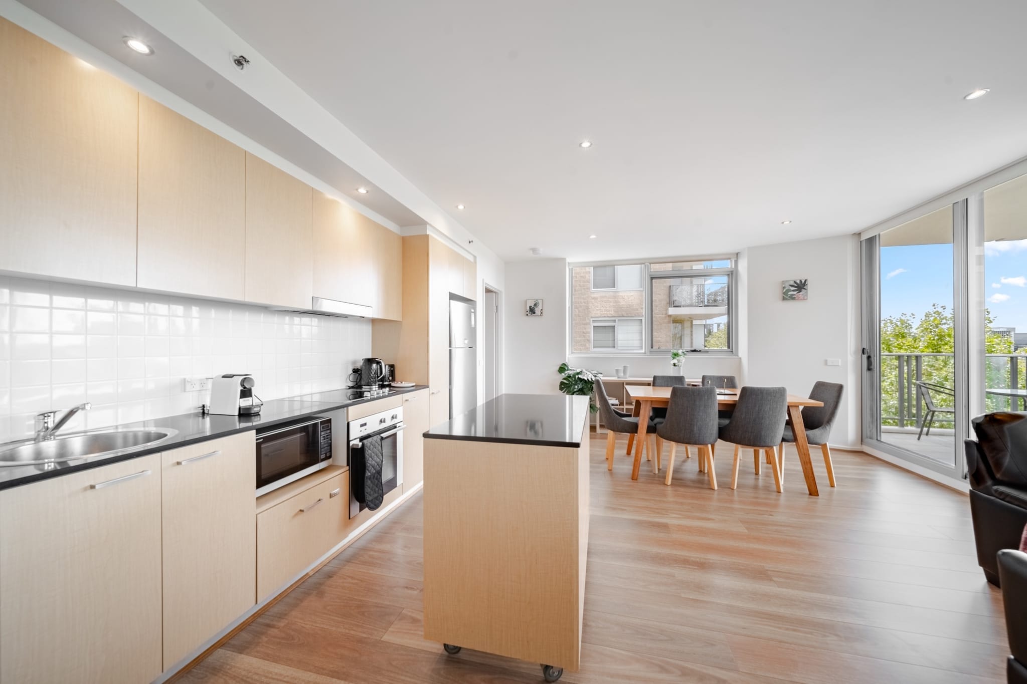 Bed Linen, Desk, Elevator, Hot Water, Internet Access DSL, Wardrobe, Kitchen(stove, electric kettle, toaster, coffee machine, oven, microwave, dishwasher, dishes and cutlery, Wine glasses), bedroom(Queen Bed), bathroom, sauna, First Aid, Indoor pool, Recreation lake, TV, stove, electric kettle, toaster, coffee machine, oven, microwave, dishwasher, fridge, tumble dryer, washing machine, balcony or terrace, heating, air conditioning, swimming pool, iron, hairdryer, Towels/Sheets (Incl.), shampoo, body soap, Essentials, dishes and cutlery, Dedicated workspace, Conditioner, Long term stays allowed, Room-darkening shades, Shower gel, Wine glasses