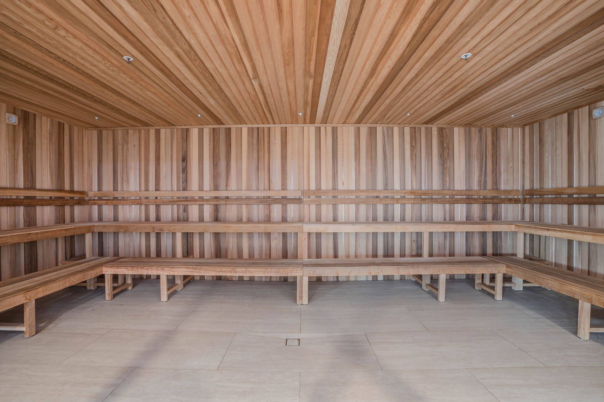 Modern 2-Bed Apartment with Premium Amenities