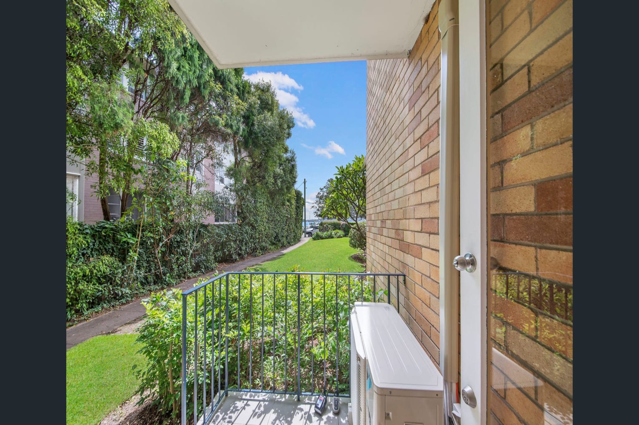 Chic 1-Bed Apartment by Balmoral Beach