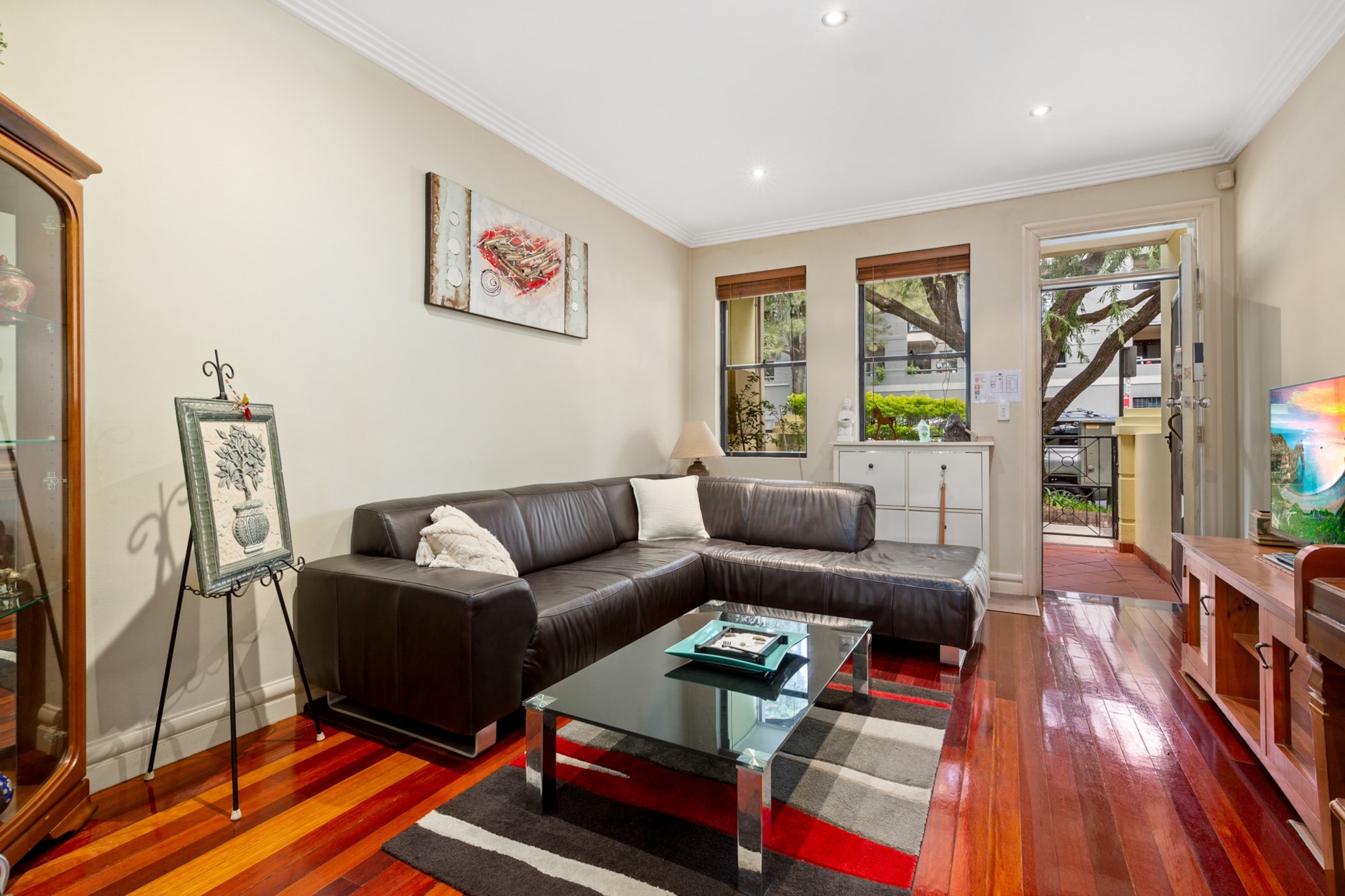 Spacious 2-Bed Townhouse with Garage & Patio