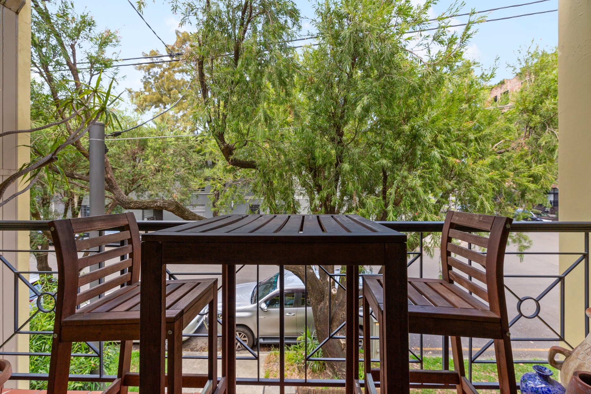 Bed Linen, Hot Water, Internet Access DSL, Wardrobe, Kitchen(stove, electric kettle, toaster, coffee machine, oven, microwave, fridge), bedroom(Queen Bed), bedroom(Queen Bed), bathroom(bath tub, hairdryer, Towels/Sheets (Incl.), shampoo, body soap), bathroom, First Aid, Play area, TV, washing machine, balcony or terrace, heating, air conditioning, iron, Essentials, dishes and cutlery, Carbon monoxide detector, Conditioner, Long term stays allowed, Room-darkening shades, Shower gel, Wine glasses