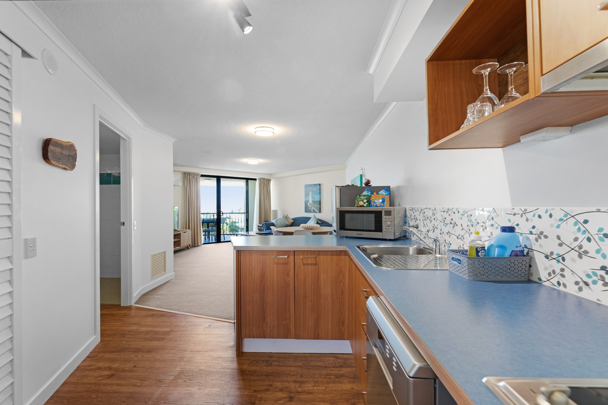 Bed Linen, Elevator, Hot Water, Internet Access DSL, Wardrobe, Living room(single sofa bed, seating area), Kitchen(stove, electric kettle, toaster, microwave, dishwasher, fridge, dishes and cutlery), bedroom(Queen Bed), bathroom(tumble dryer, washbasin, toilet, washing machine, iron, hairdryer, Towels/Sheets (Incl.), shampoo, body soap, Essentials, Conditioner, Shower gel), Beach, cot, balcony or terrace, heating, air conditioning, swimming pool, private outdoor pool, Long term stays allowed, Room-darkening shades, Wine glasses