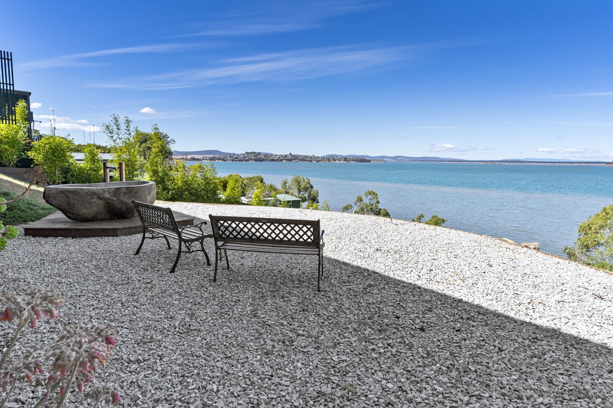 Bed Linen, Desk, Hot Water, Internet Access DSL, Wardrobe, Living room(TV, seating area, air conditioning), Kitchen(dining table, stove, electric kettle, toaster, coffee machine, oven, microwave, dishwasher, fridge, freezer, dishes and cutlery, Coffee), bedroom(Queen Bed), bedroom(Queen Bed), bedroom(Queen Bed), bathroom(bath tub, shower, washbasin, toilet, hairdryer, Towels incl., body soap, Essentials), bathroom(shower, washbasin, toilet, hairdryer, Towels incl., body soap, Essentials), First Aid, Beach, Play area, tumble dryer, cot, washing machine, balcony or terrace, heating, iron, Dedicated workspace, Long term stays allowed, Near Ocean, Room-darkening shades, Sea view, Wine glasses