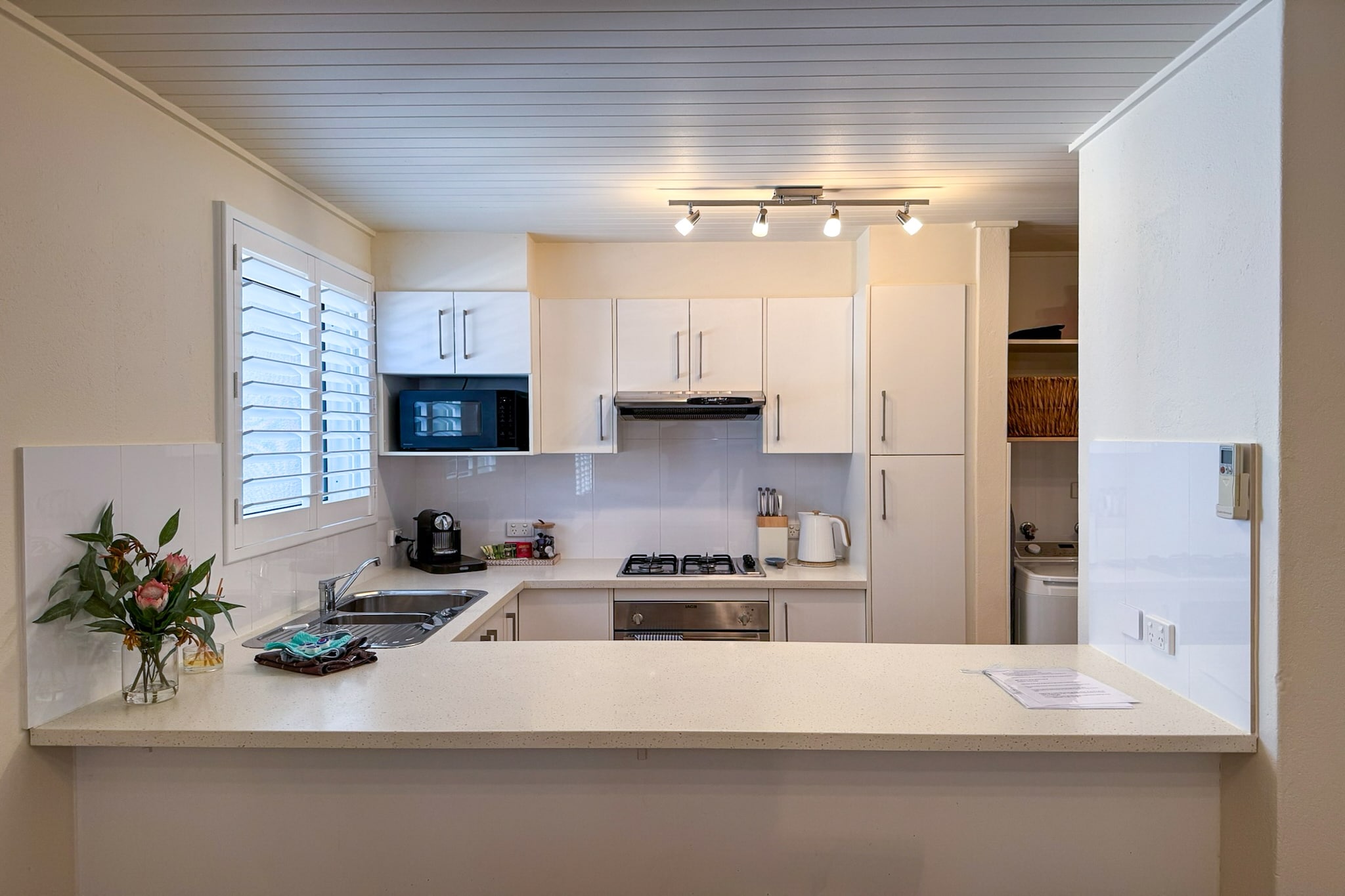 Bright & Airy Adelaide Retreat with Courtyard