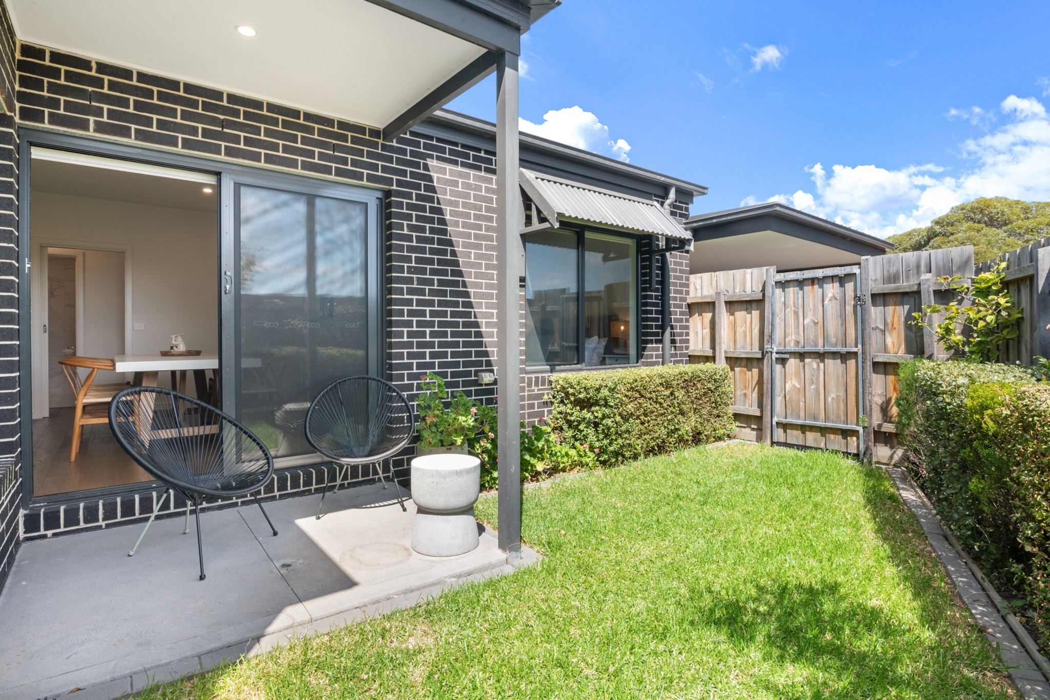 Bright 2-Bed Glenroy Home with Courtyard