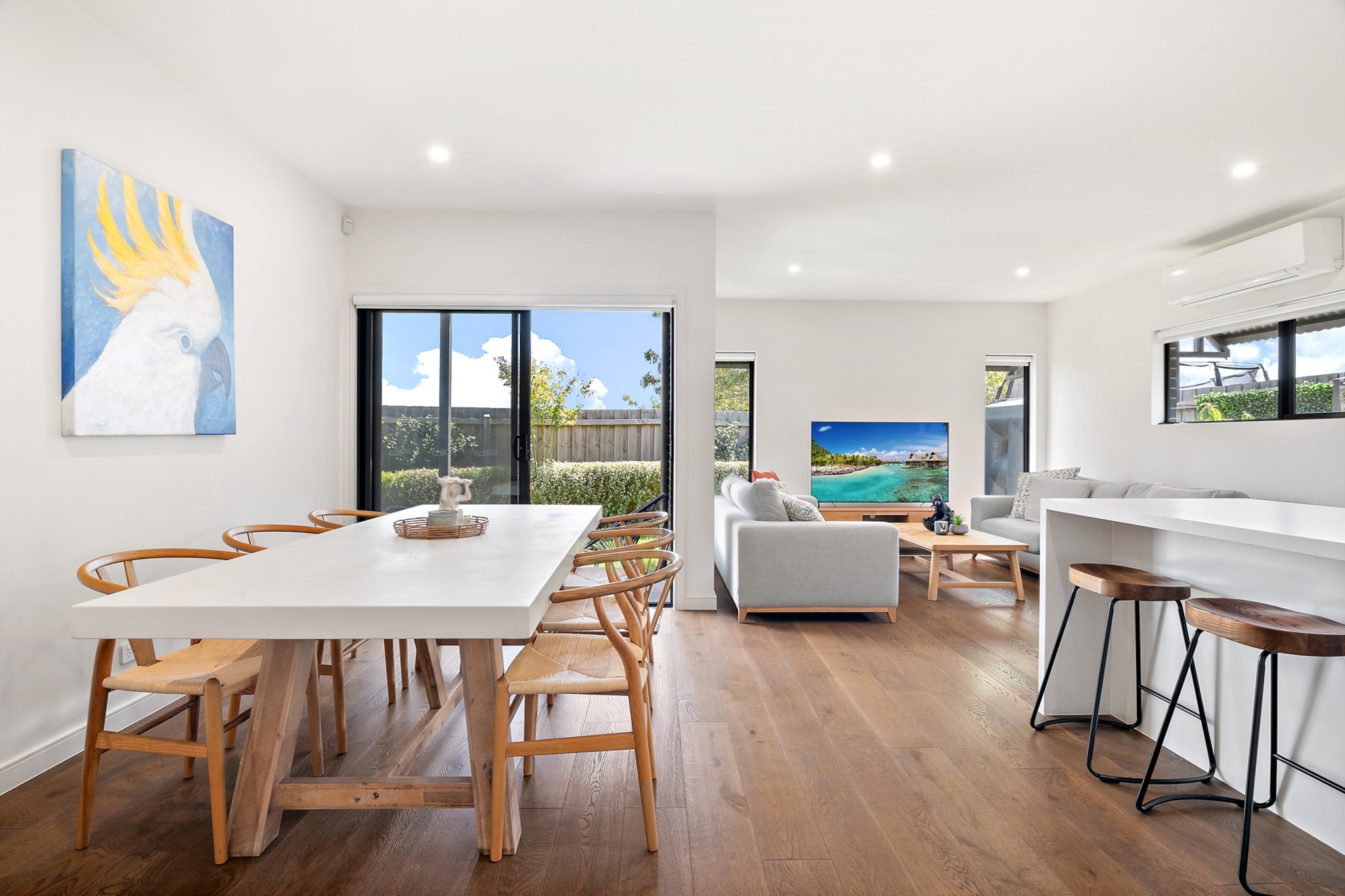 Bed Linen, Desk, Hot Water, Internet Access DSL, Wardrobe, Living room(TV), Kitchen(stove, electric kettle, toaster, coffee machine, oven, microwave, dishwasher, fridge), bedroom(Queen Bed), bedroom(single bed), bathroom(shower, washbasin, toilet), First Aid, Play area, tumble dryer, washing machine, heating, air conditioning, iron, hairdryer, Towels/Sheets (Incl.), shampoo, body soap, Essentials, dishes and cutlery, Dedicated workspace, Conditioner, Long term stays allowed, Shower gel, Wine glasses