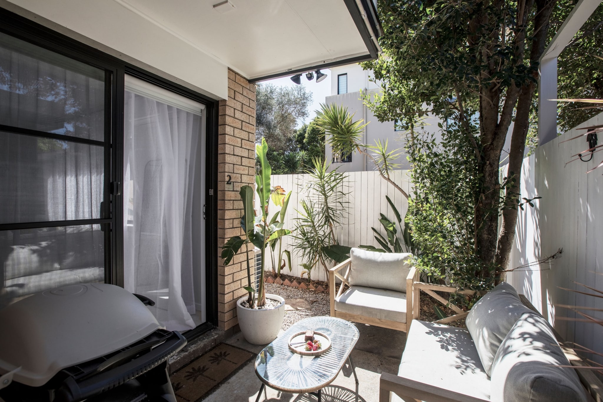 Coastal 2-Bed Apartment with Courtyard