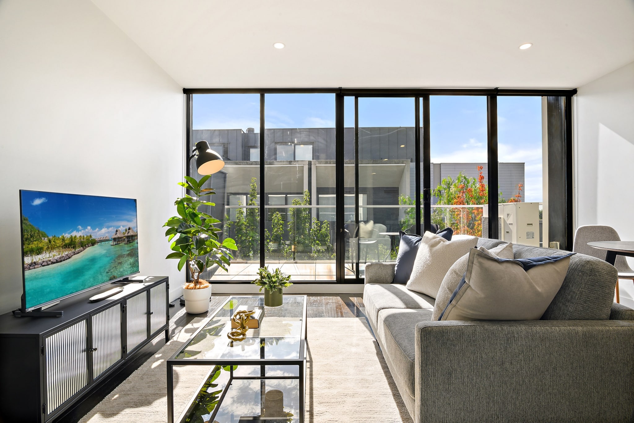 Bright 1BR Apartment Near Maribyrnong River