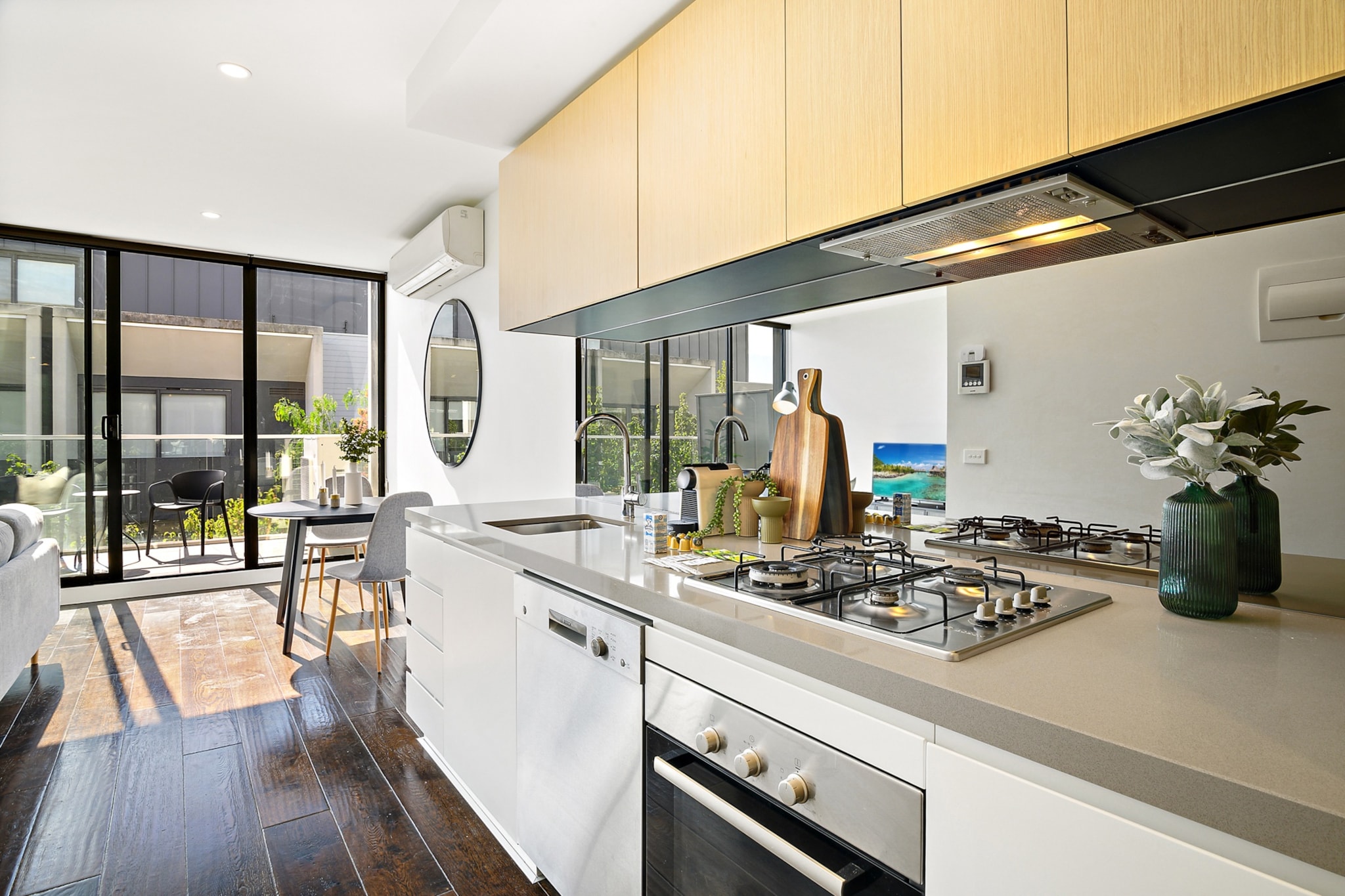 Bright 1BR Apartment Near Maribyrnong River