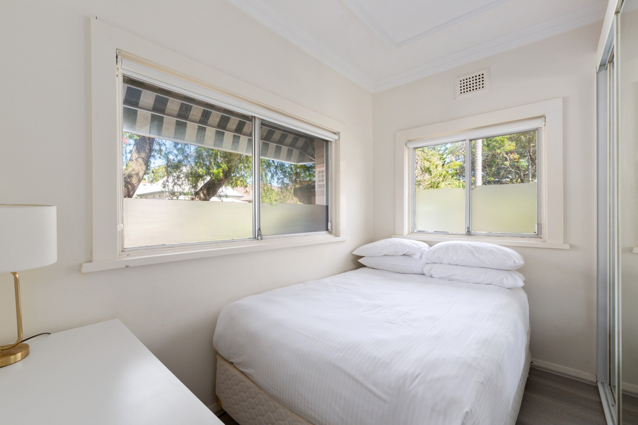 Bed Linen, Hot Water, Internet Access DSL, Wardrobe, Living room(TV, seating area), Kitchen(stove, electric kettle, toaster, coffee machine, oven, microwave, dishwasher, fridge, dishes and cutlery), bedroom(Queen Bed), bedroom(double bed), bathroom(shower, washbasin, toilet, hairdryer, Towels/Sheets (Incl.), shampoo, body soap, Essentials, Shower gel), First Aid, Beach, Play area, tumble dryer, washing machine, heating, air conditioning, iron, Conditioner, Long term stays allowed, Near Ocean, Room-darkening shades, Wine glasses